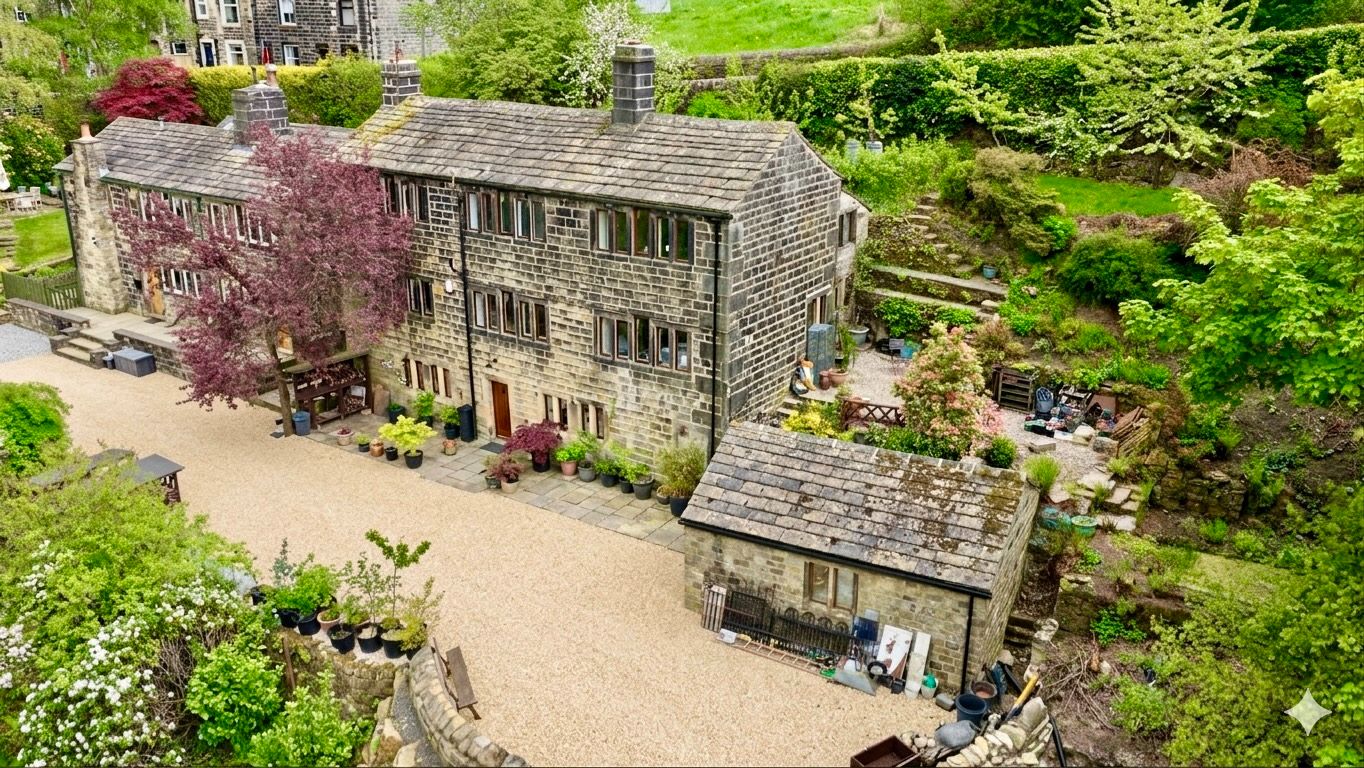 5 bedroom detached house For Sale in Todmorden - Property photograph.