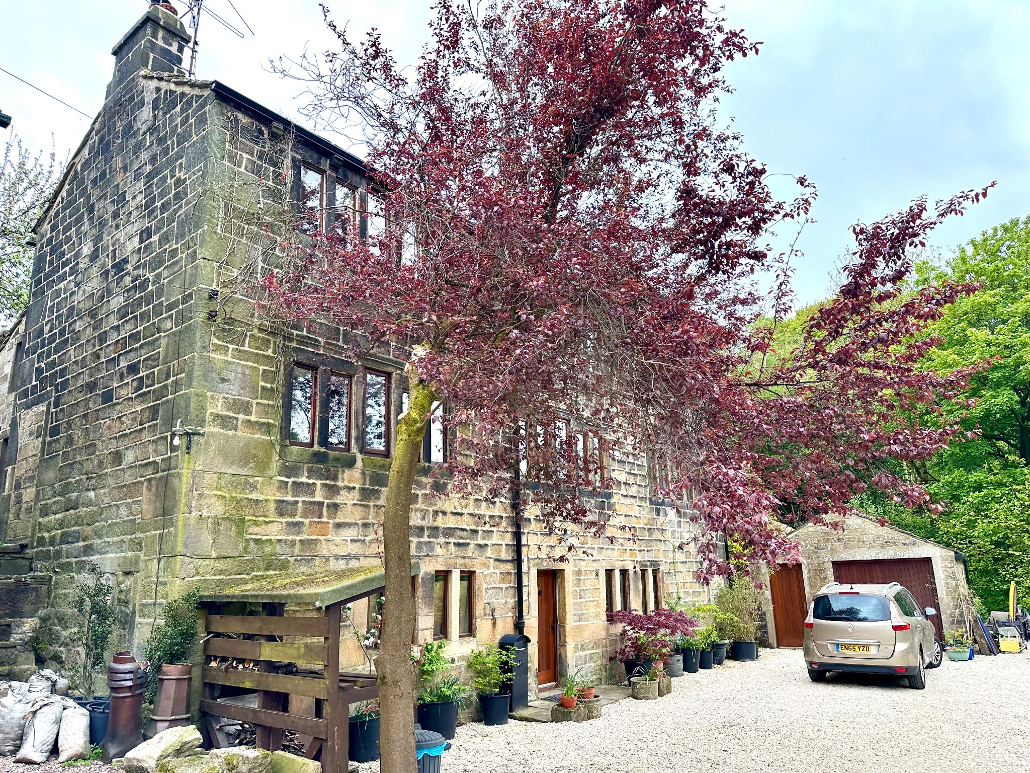 5 bedroom detached house For Sale in Todmorden - Photograph 1.
