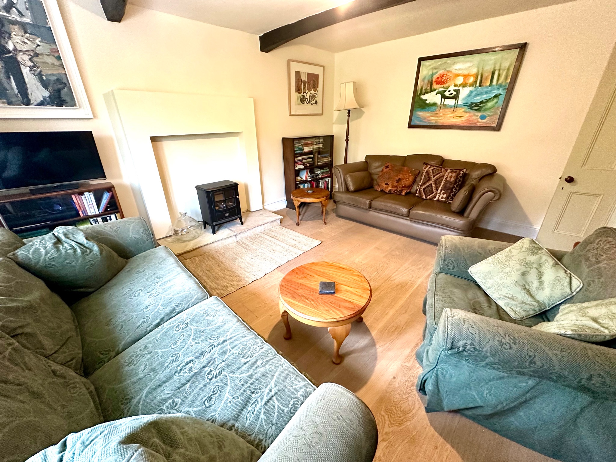 5 bedroom detached house For Sale in Todmorden - Photograph 5.