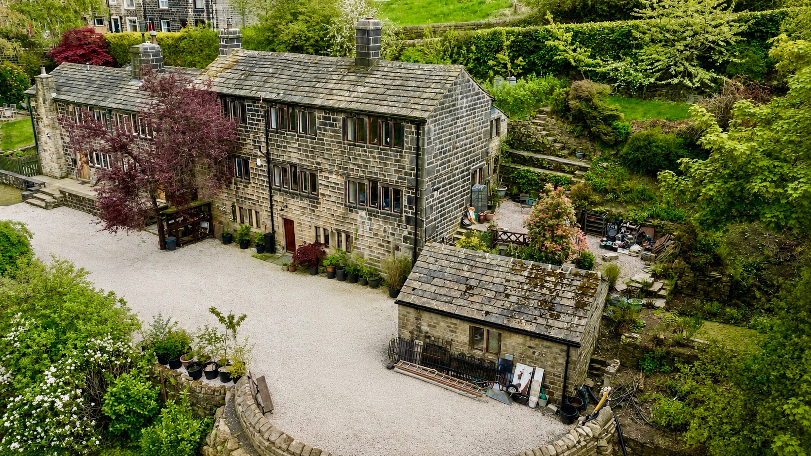 5 bedroom detached house For Sale in Todmorden - Photograph 26.