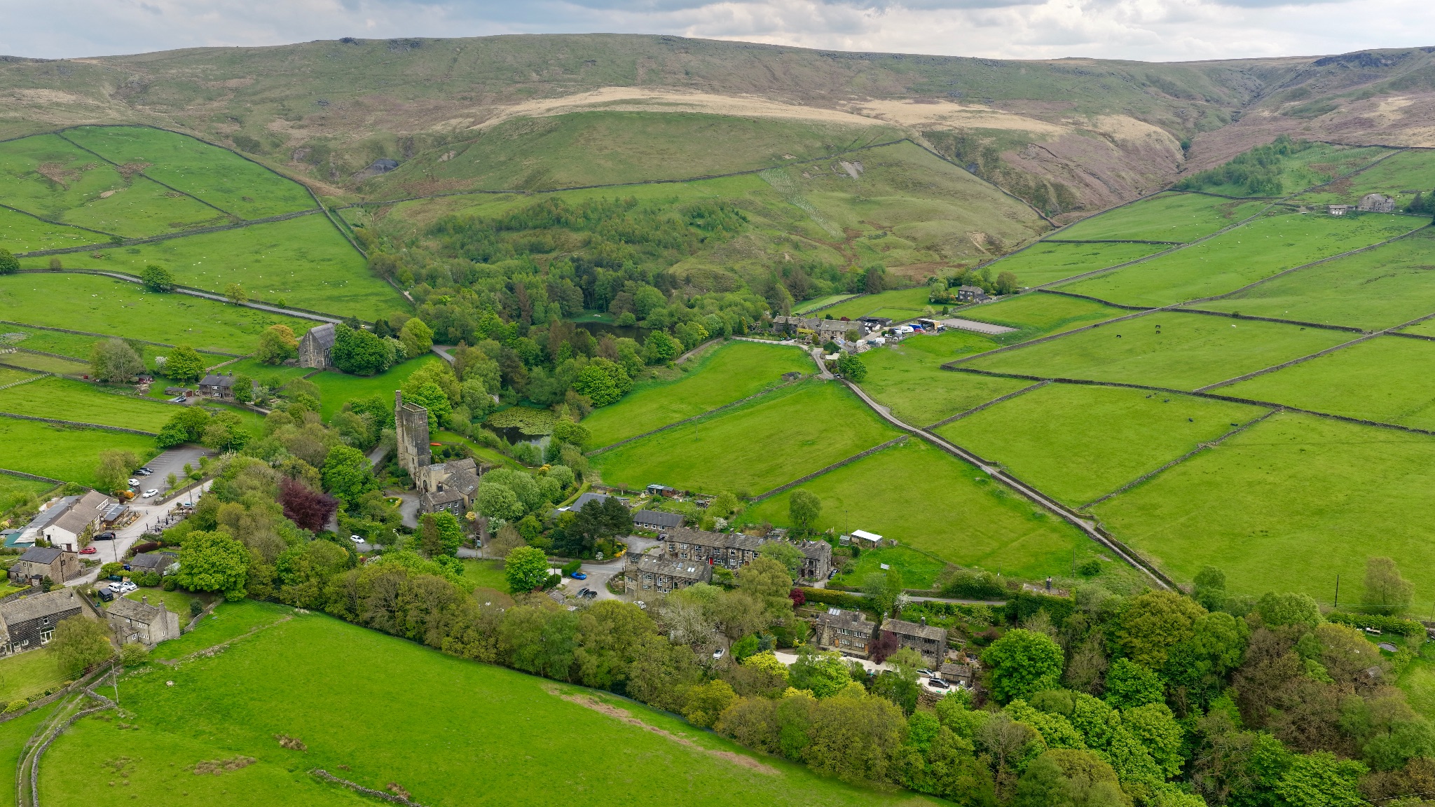 5 bedroom detached house For Sale in Todmorden - Photograph 28.