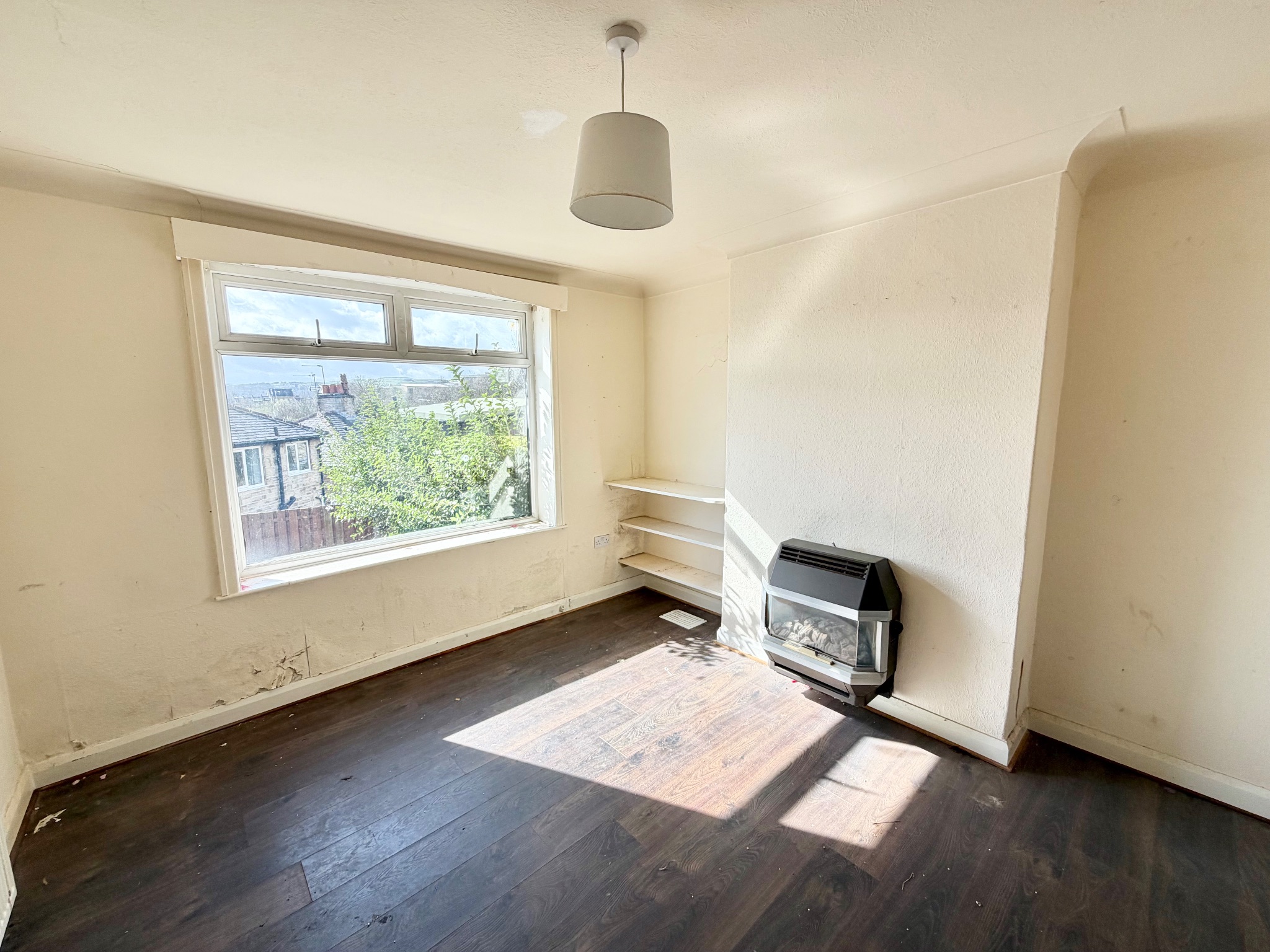 3 bedroom semi-detached house For Sale in Sowerby Bridge - Photograph 4.