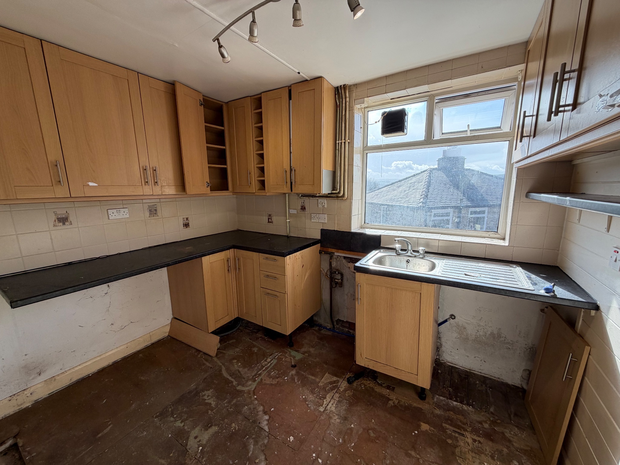 3 bedroom semi-detached house For Sale in Sowerby Bridge - Photograph 9.