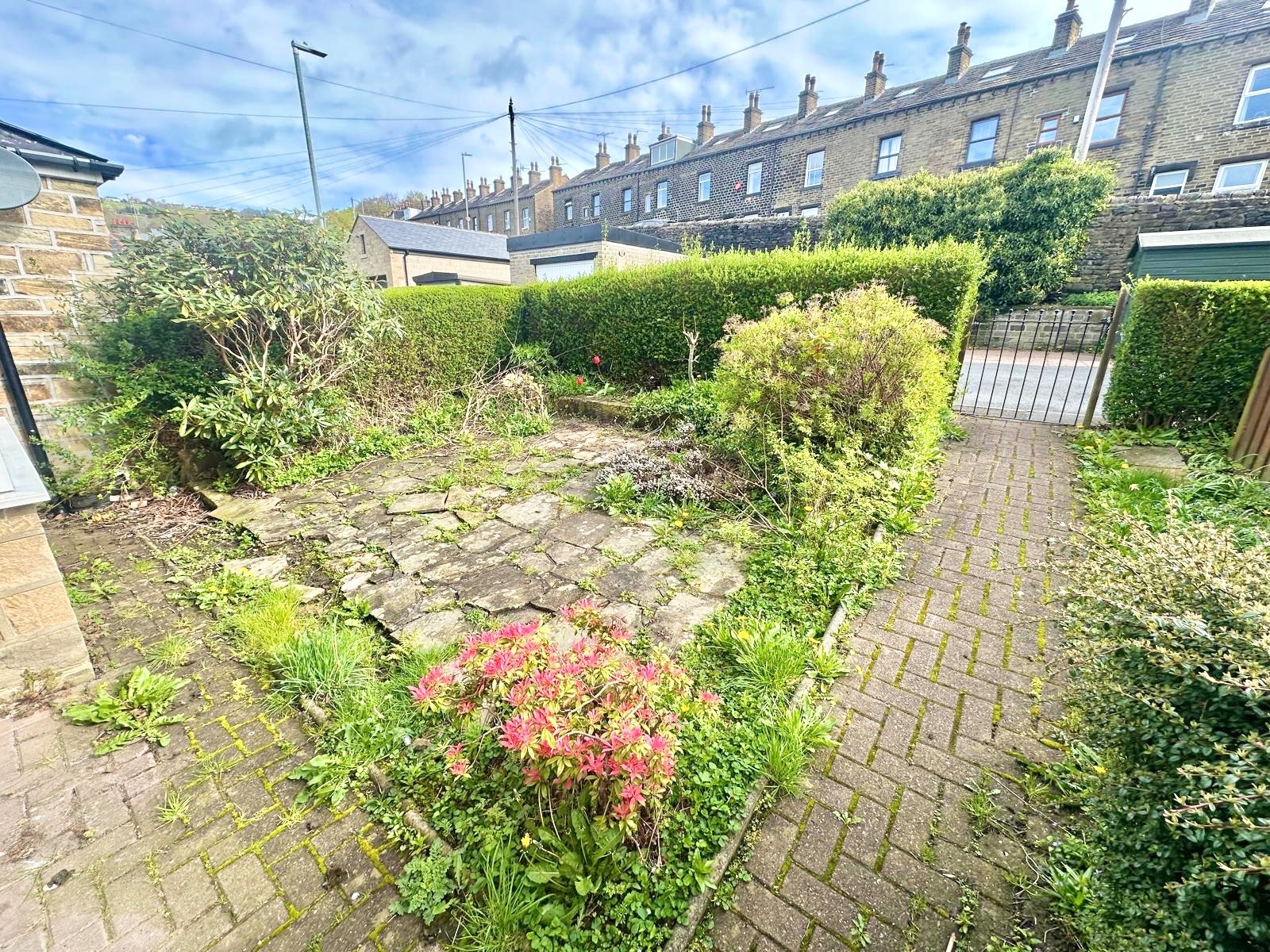 3 bedroom semi-detached house For Sale in Sowerby Bridge - Photograph 11.