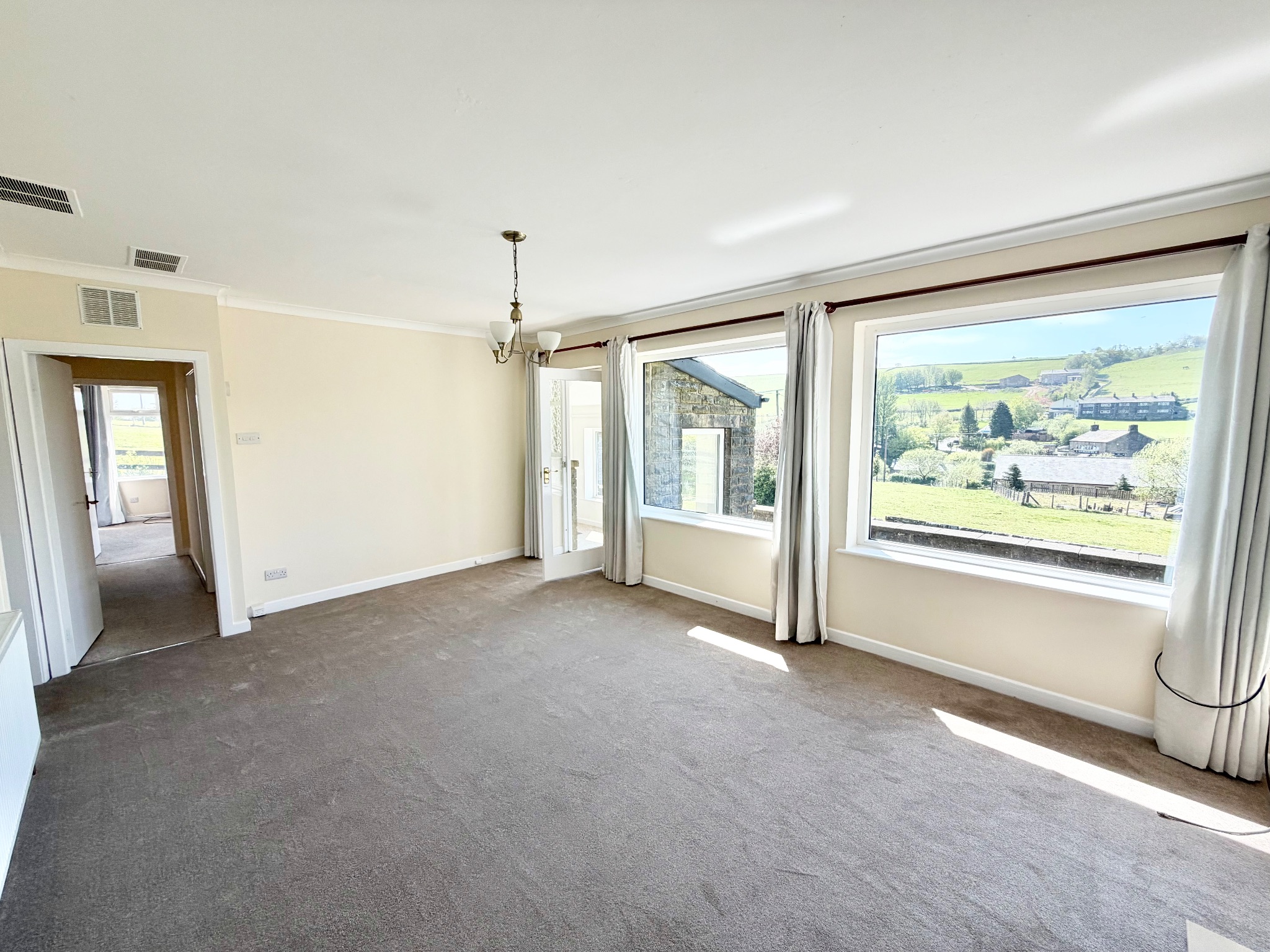 3 bedroom detached bungalow To Let in Hebden Bridge - Photograph 10.