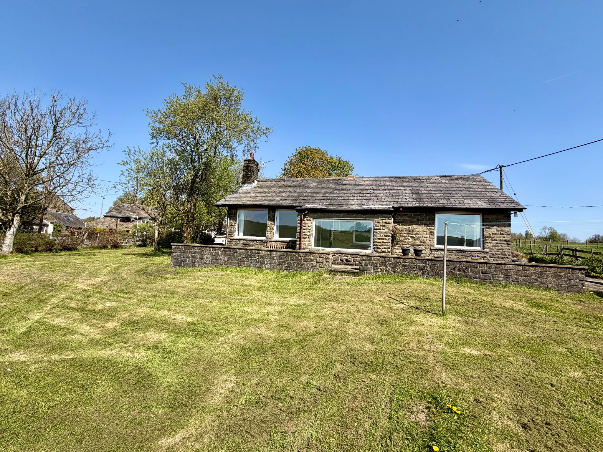 3 bedroom detached bungalow To Let in Hebden Bridge - Property photograph.