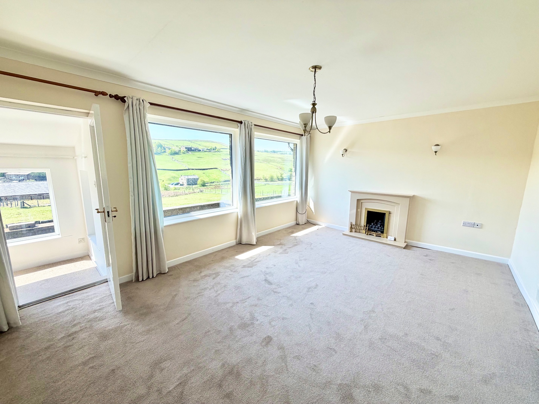3 bedroom detached bungalow To Let in Hebden Bridge - Photograph 9.