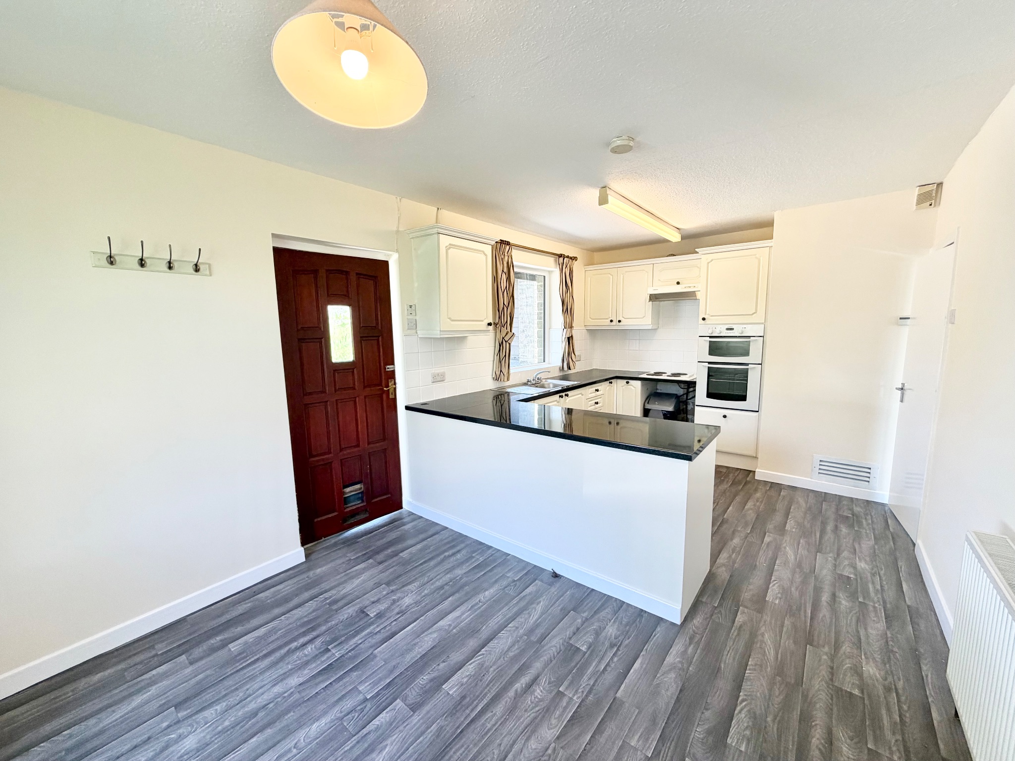 3 bedroom detached bungalow To Let in Hebden Bridge - Photograph 14.