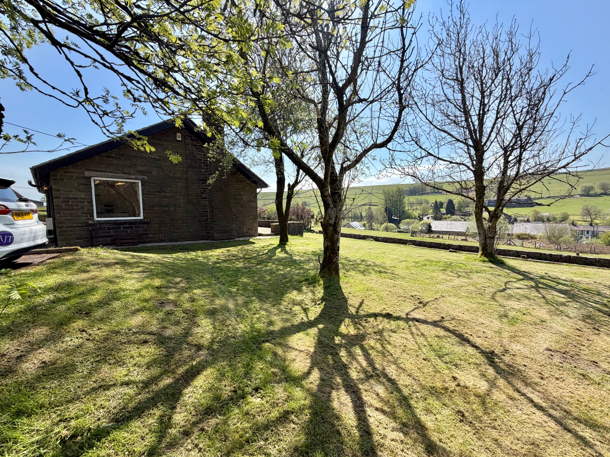 3 bedroom detached bungalow To Let in Hebden Bridge - Photograph 7.