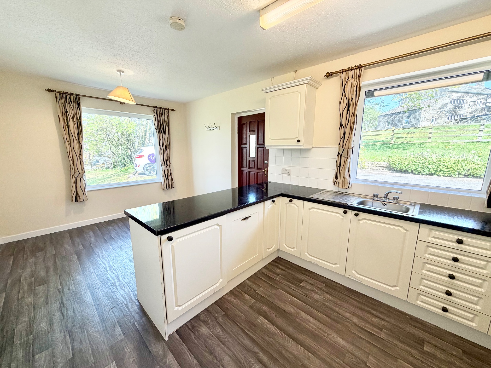 3 bedroom detached bungalow To Let in Hebden Bridge - Photograph 13.