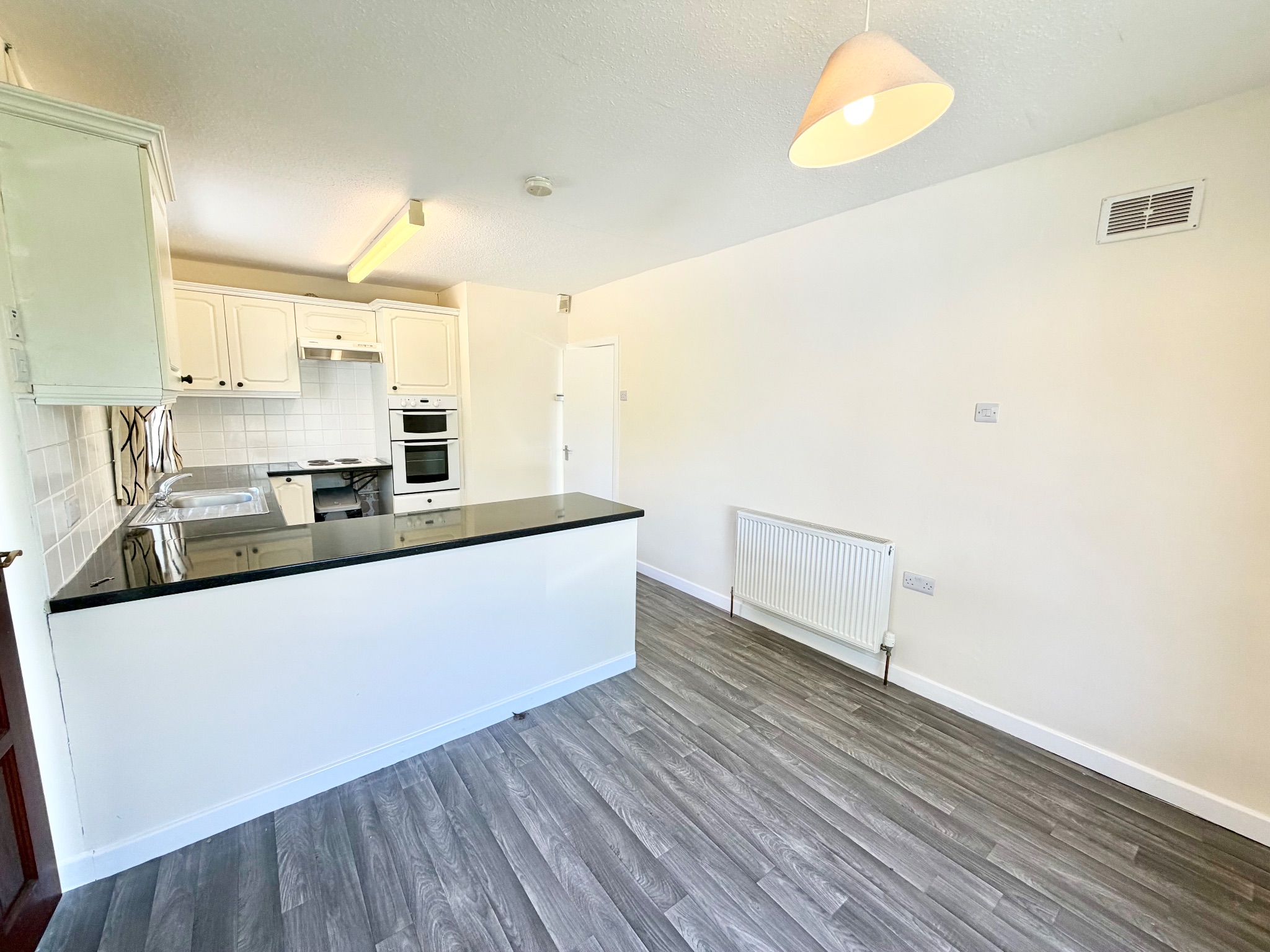 3 bedroom detached bungalow To Let in Hebden Bridge - Photograph 15.