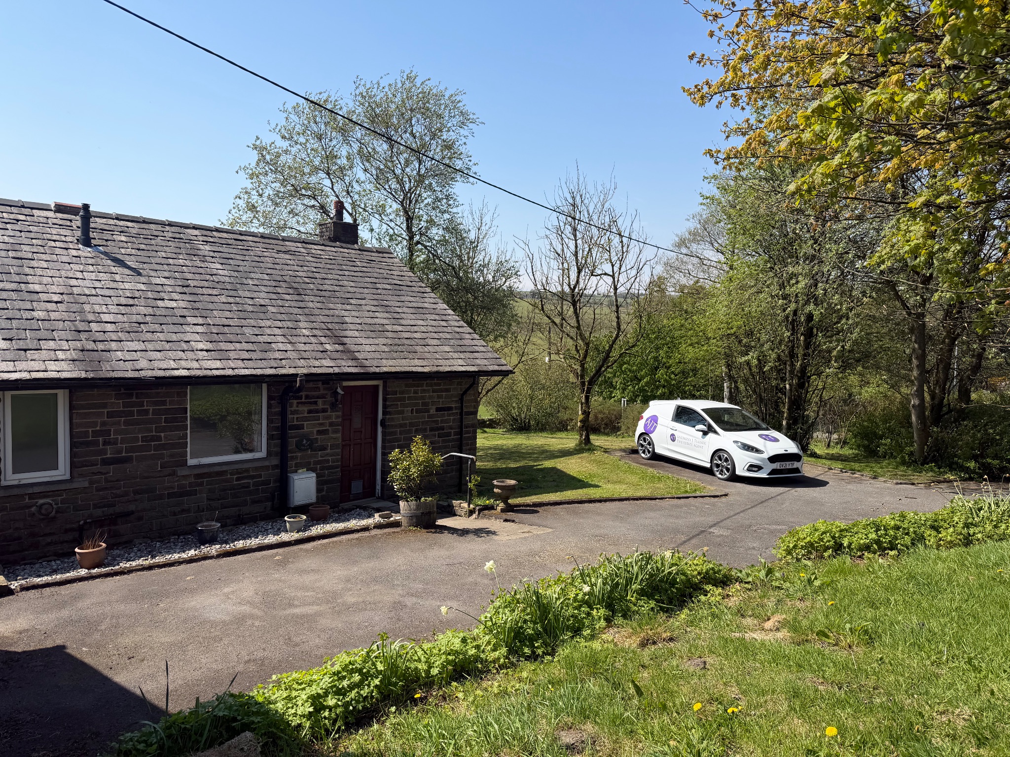 3 bedroom detached bungalow To Let in Hebden Bridge - Photograph 6.