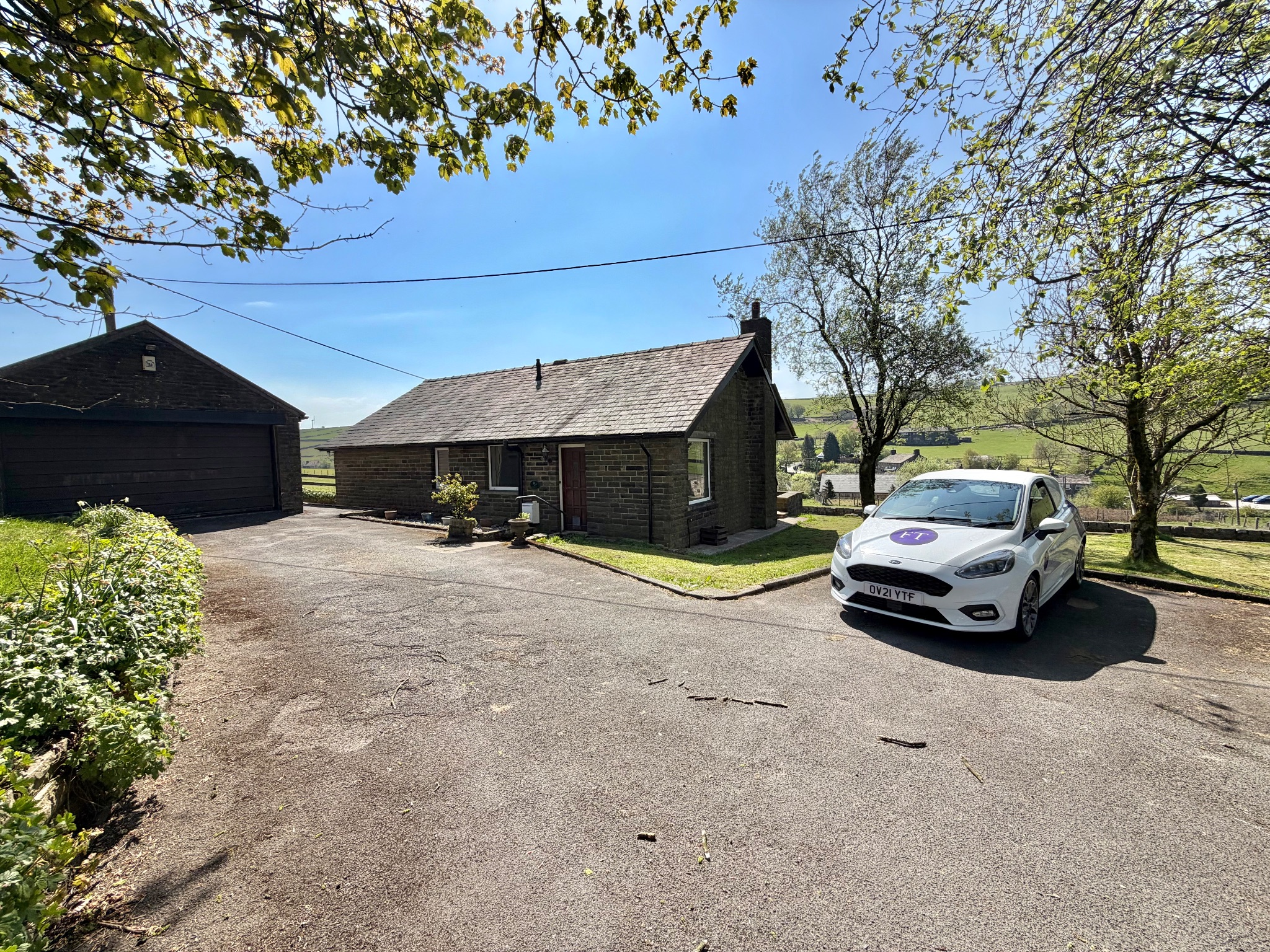 3 bedroom detached bungalow To Let in Hebden Bridge - Photograph 5.