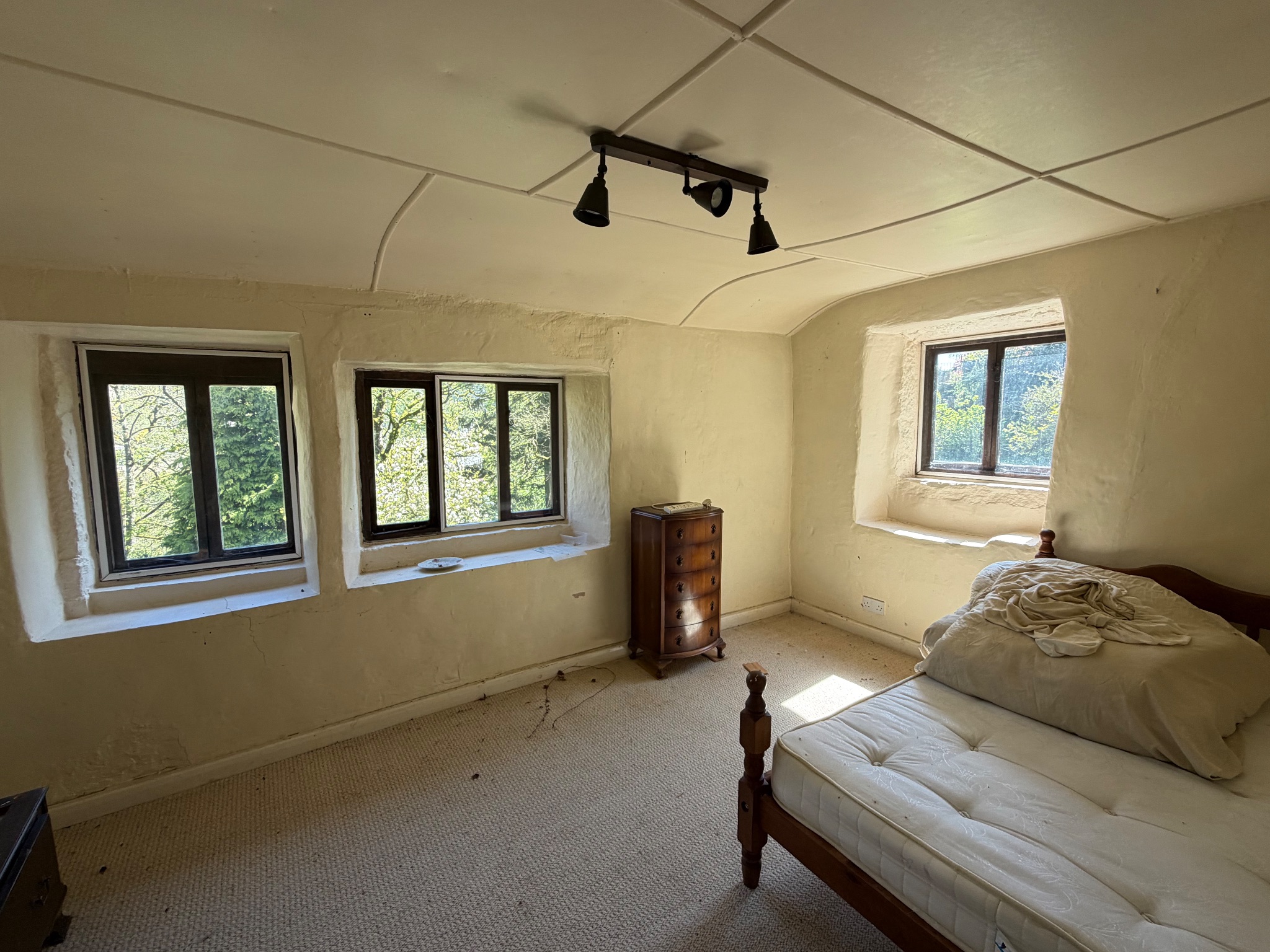 2 bedroom end terraced house For Sale in Hebden Bridge - Photograph 13.