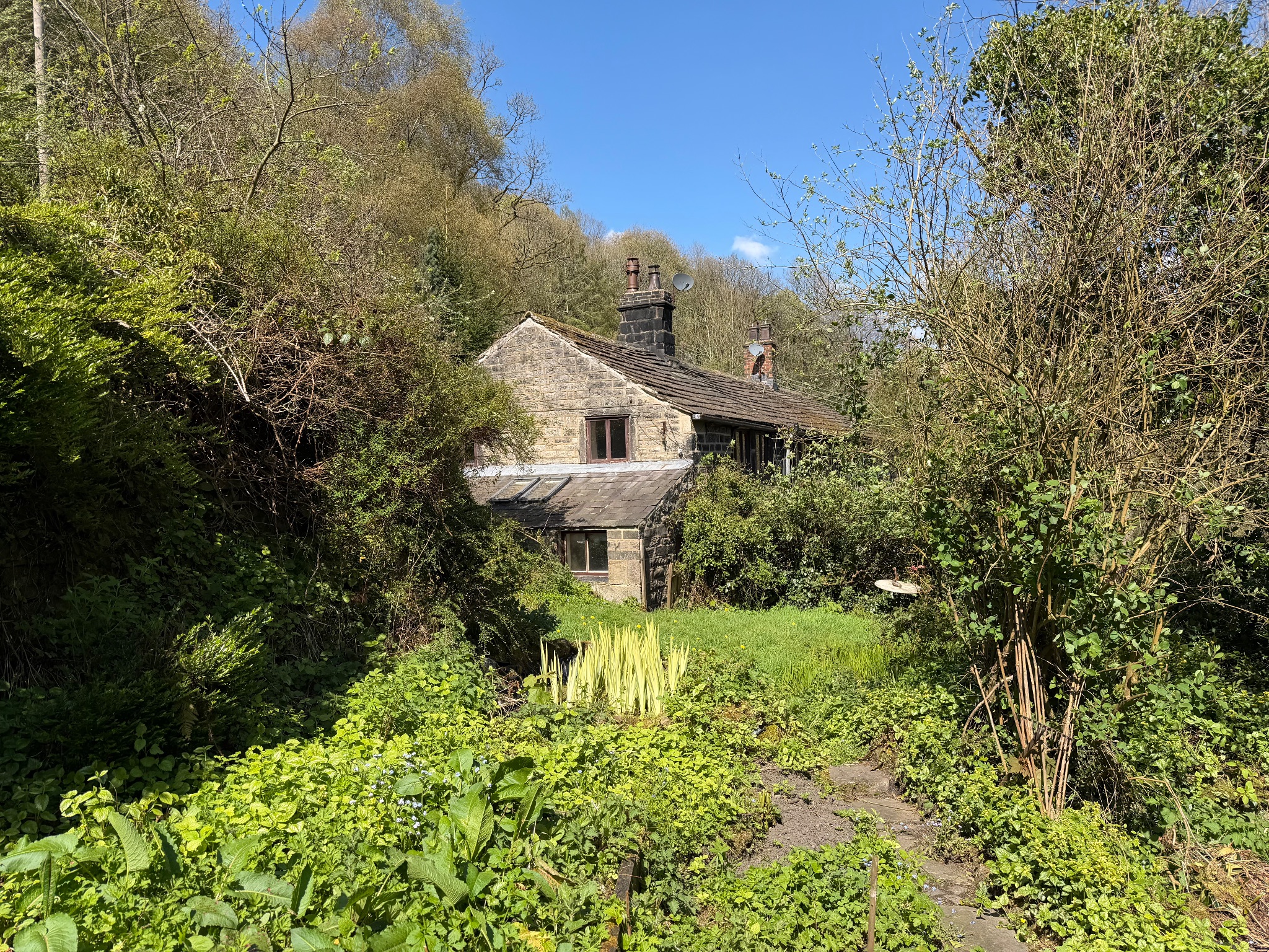 2 bedroom end terraced house For Sale in Hebden Bridge - Photograph 2.