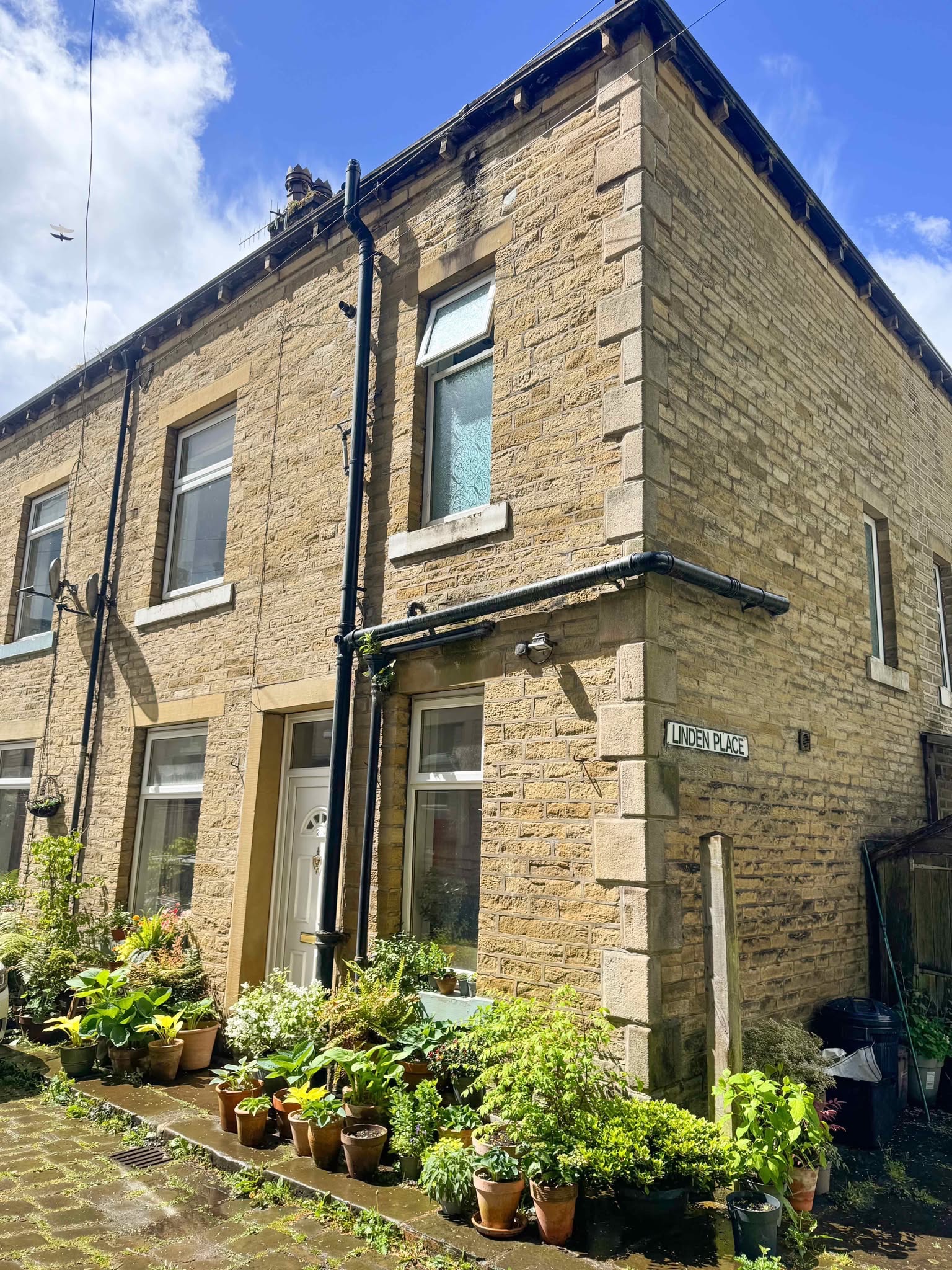 2 bedroom end terraced house For Sale in Hebden Bridge - Property photograph.