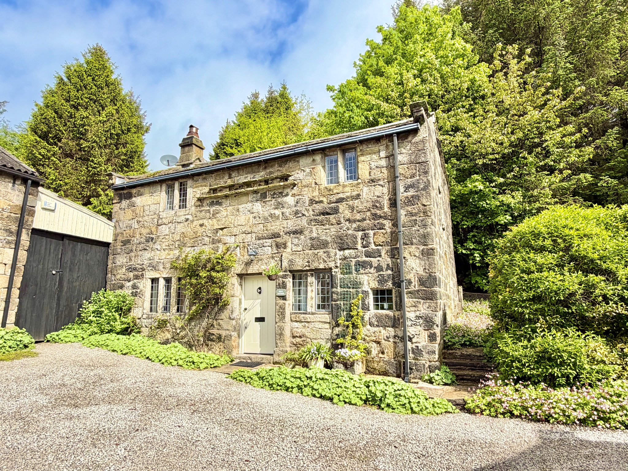 2 bedroom link detached house To Let in Todmorden - Property photograph.