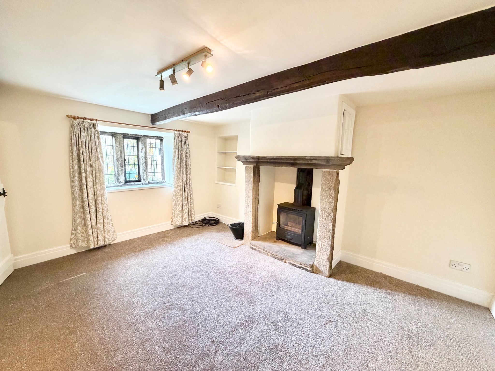2 bedroom link detached house To Let in Todmorden - Property photograph.