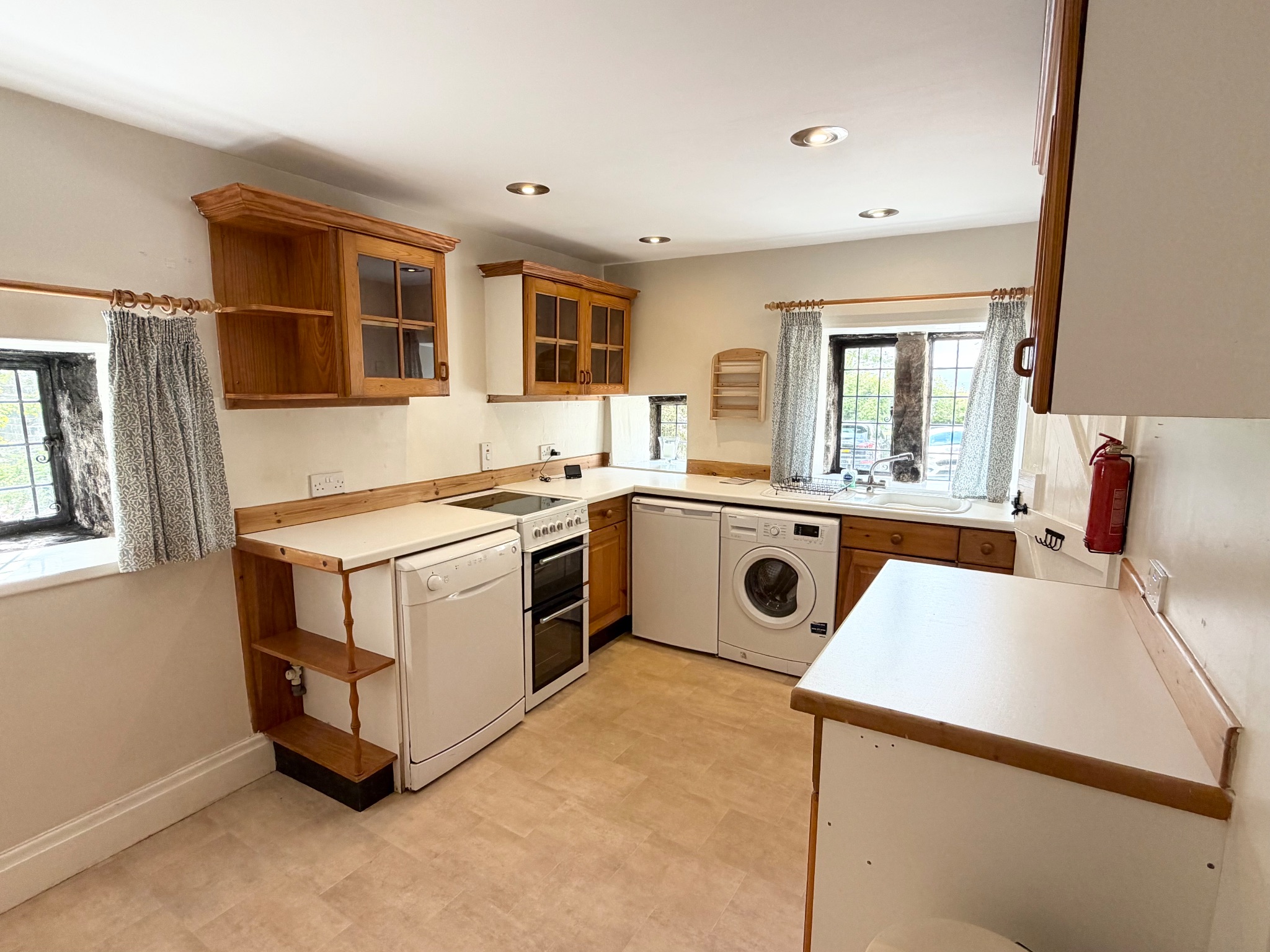 2 bedroom link detached house To Let in Todmorden - Photograph 5.