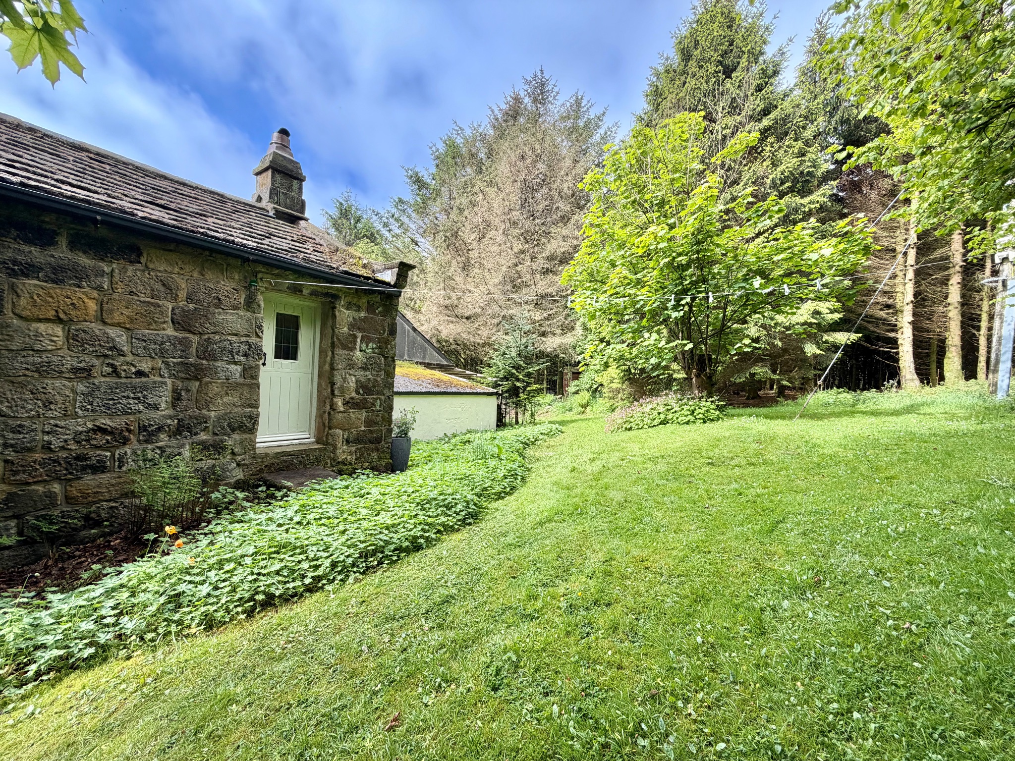 2 bedroom link detached house To Let in Todmorden - Photograph 16.