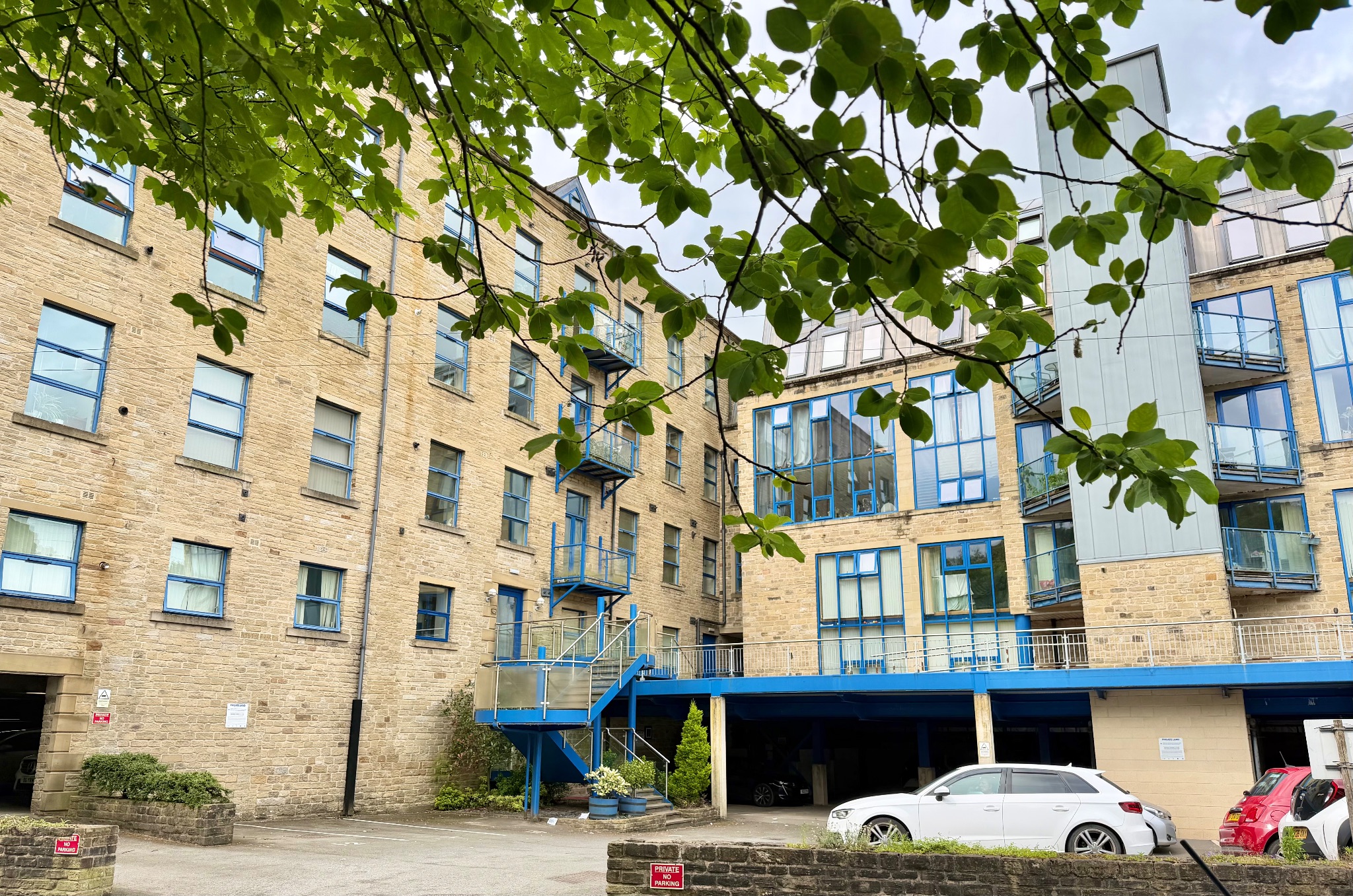 2 bedroom apartment flat/apartment For Sale in Sowerby Bridge - Photograph 1.
