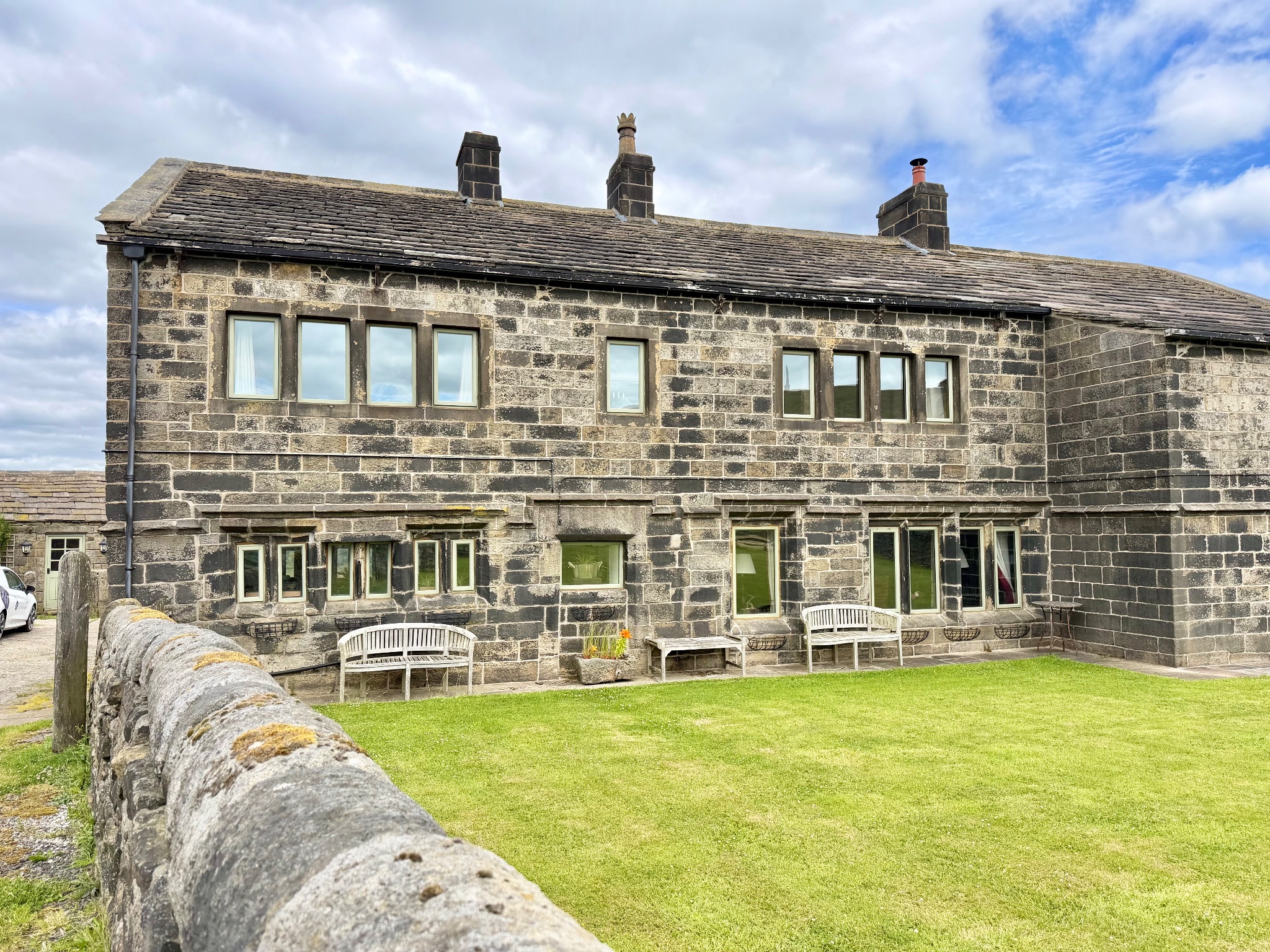 4 bedroom semi-detached house For Sale in Todmorden - Property photograph.