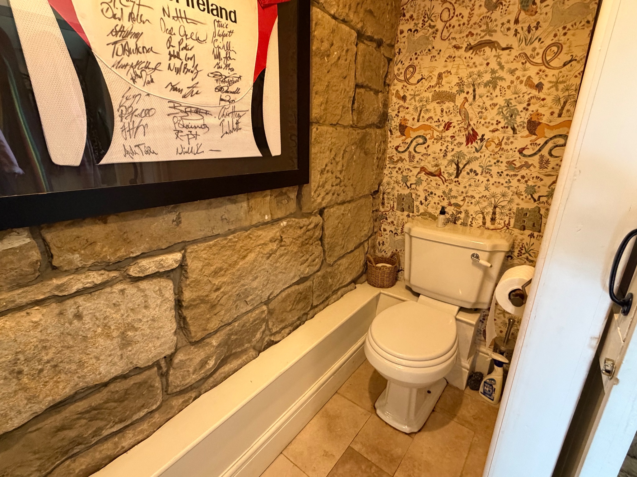 4 bedroom semi-detached house For Sale in Todmorden - Photograph 4.
