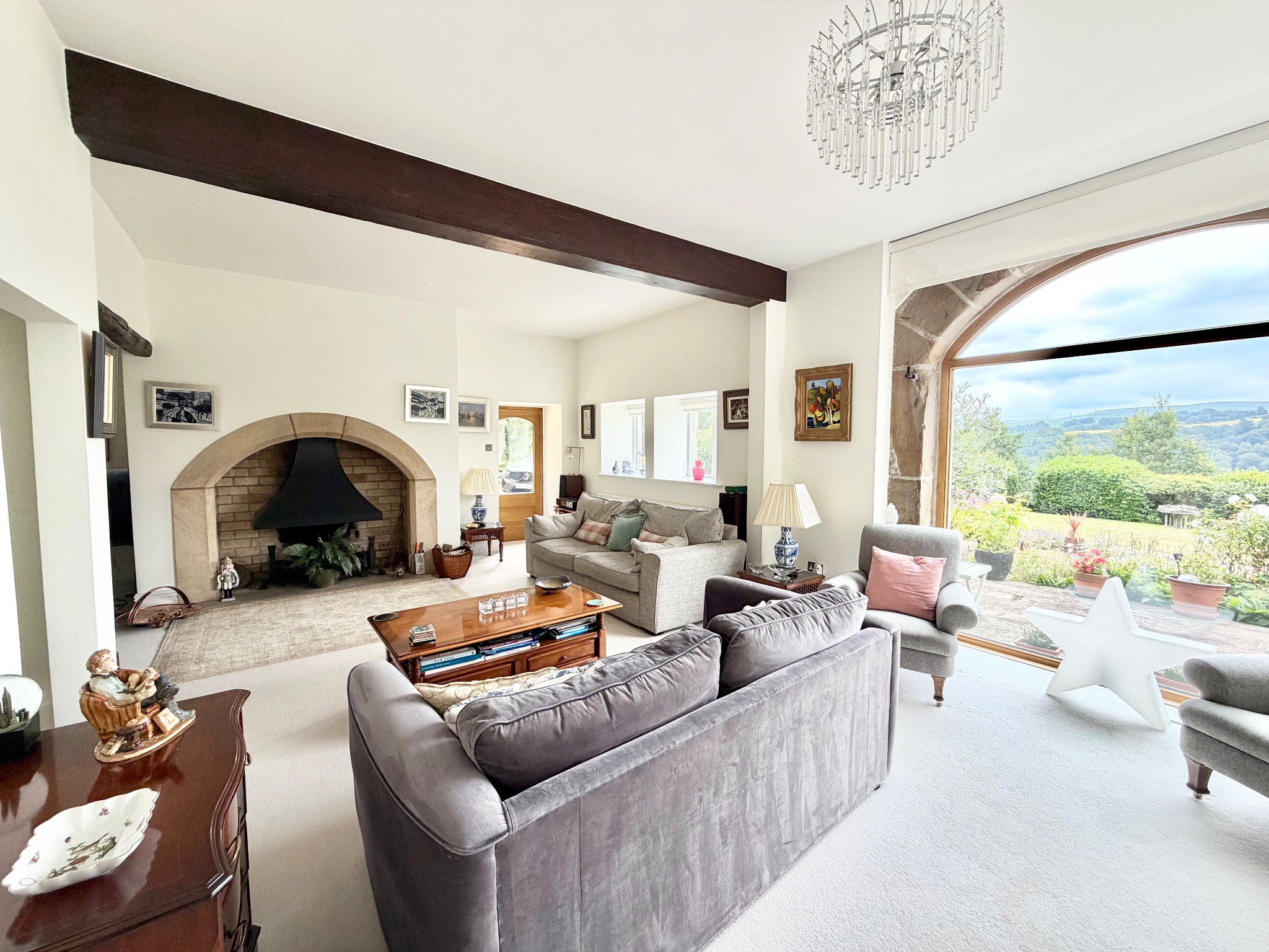 4 bedroom barn conversion house For Sale in Todmorden - Property photograph.