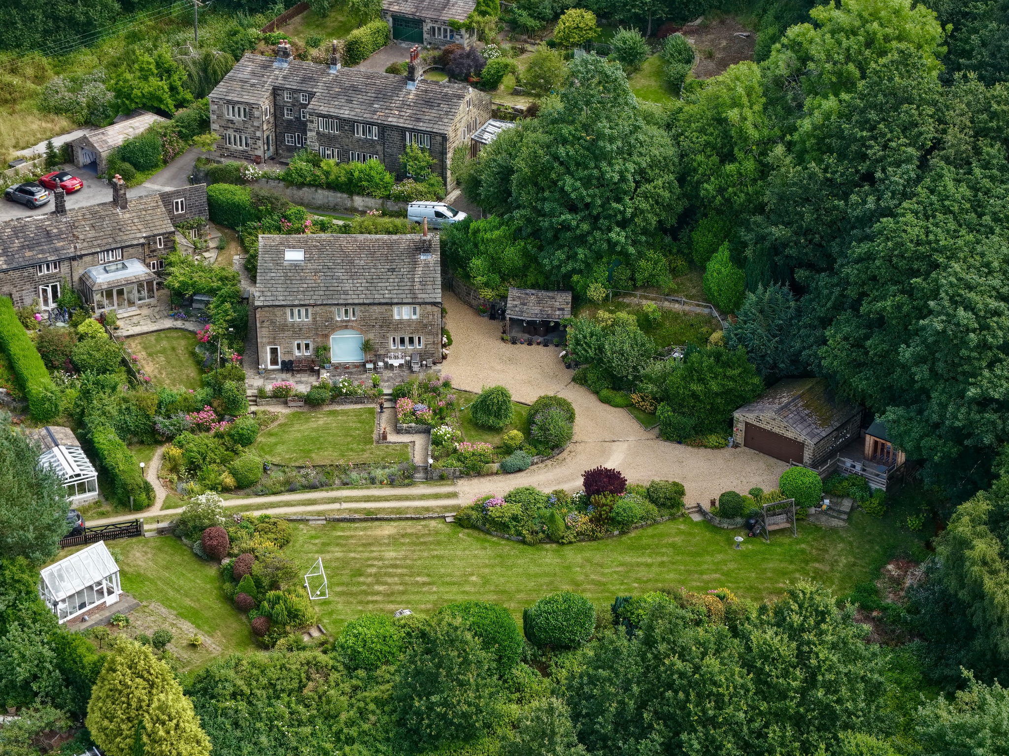 4 bedroom barn conversion house For Sale in Todmorden - Photograph 1.