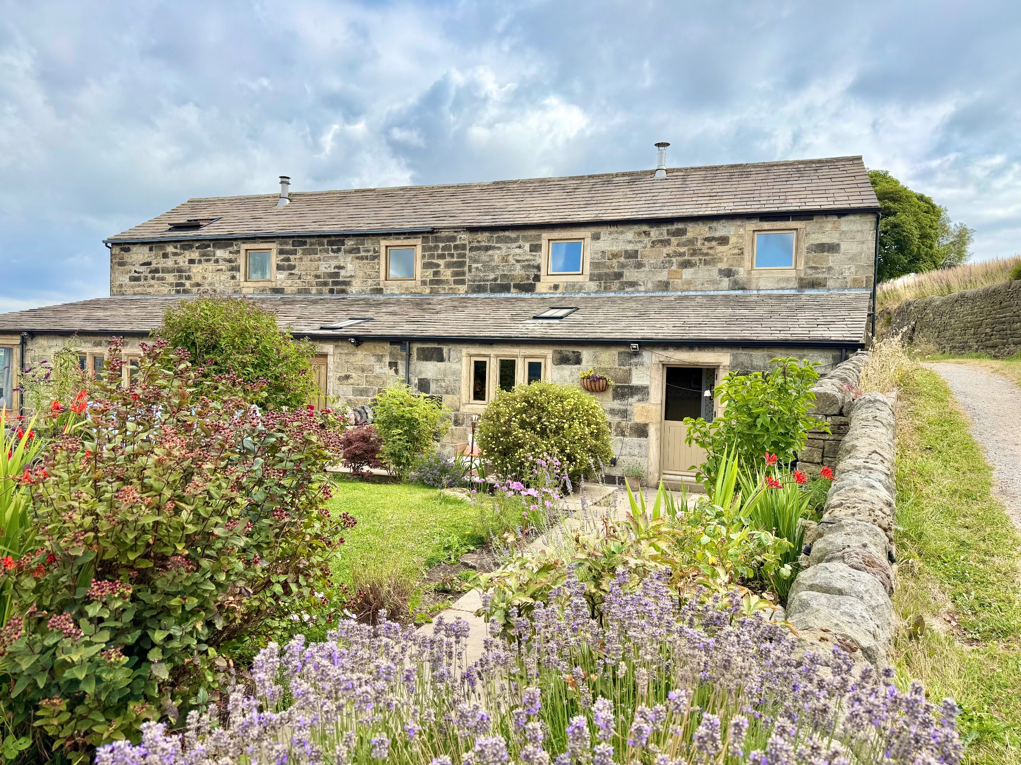 3 bedroom semi-detached house To Let in Cragg Vale - Property photograph.