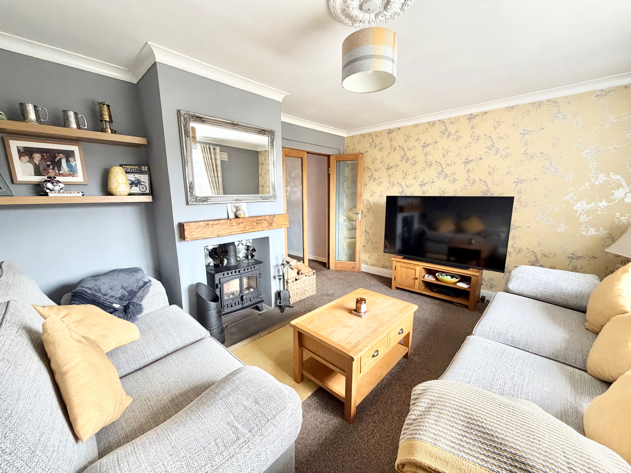 4 bedroom semi-detached house For Sale in Mytholmroyd - Property photograph.