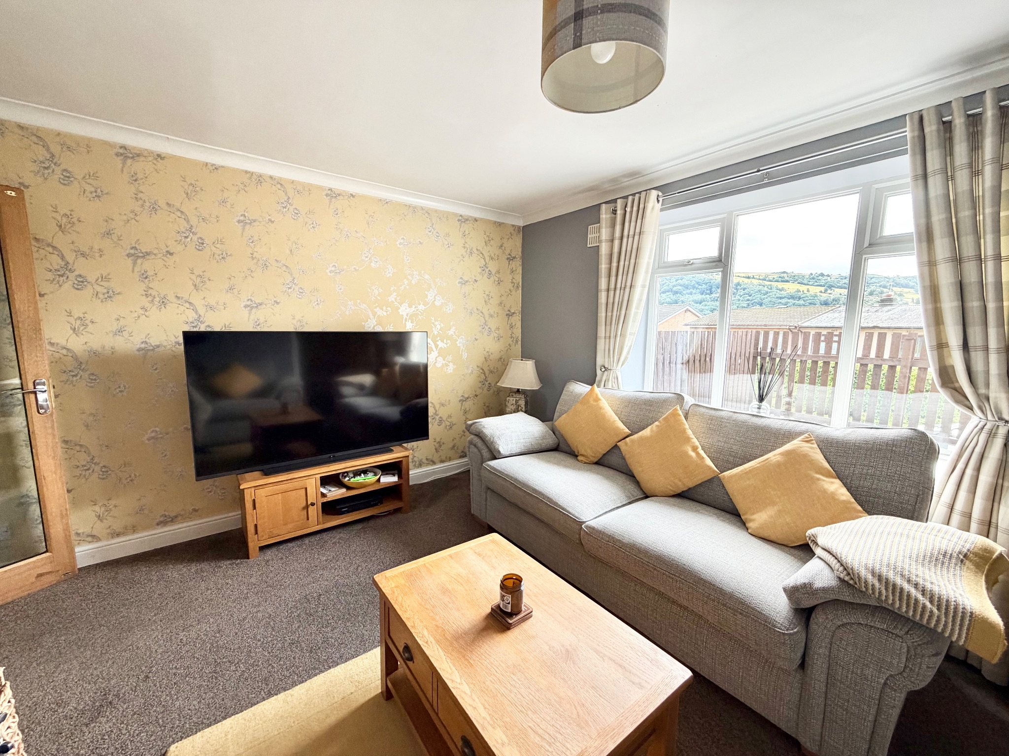 4 bedroom semi-detached house For Sale in Mytholmroyd - Photograph 5.
