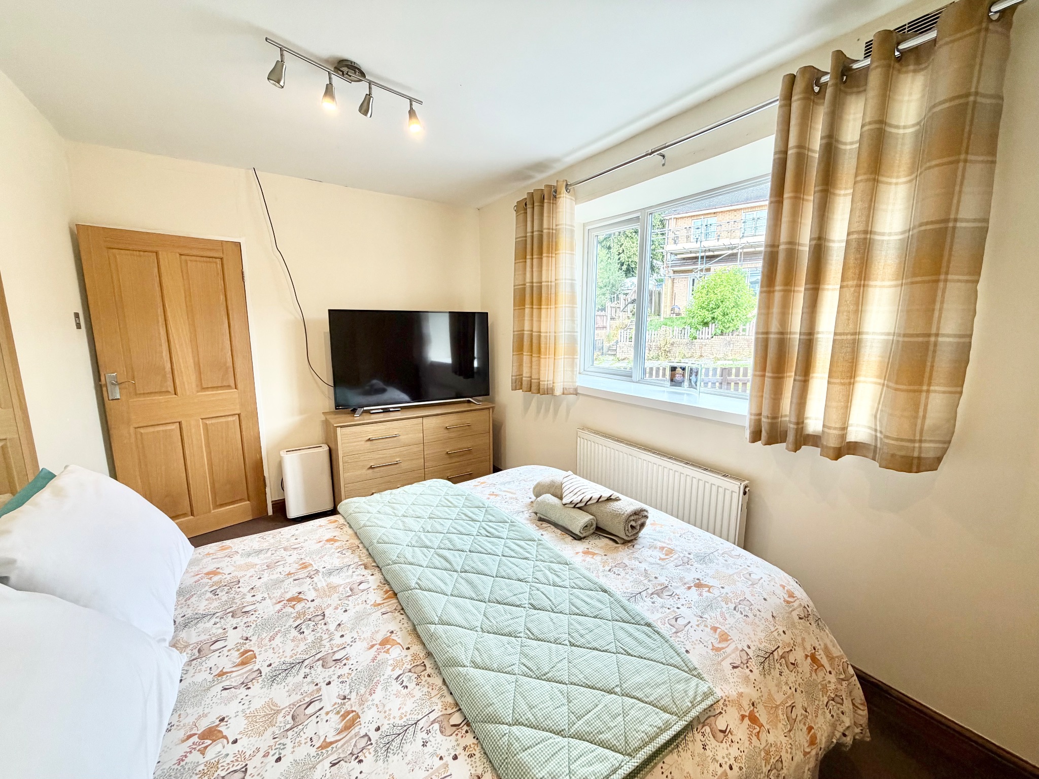 4 bedroom semi-detached house For Sale in Mytholmroyd - Photograph 23.