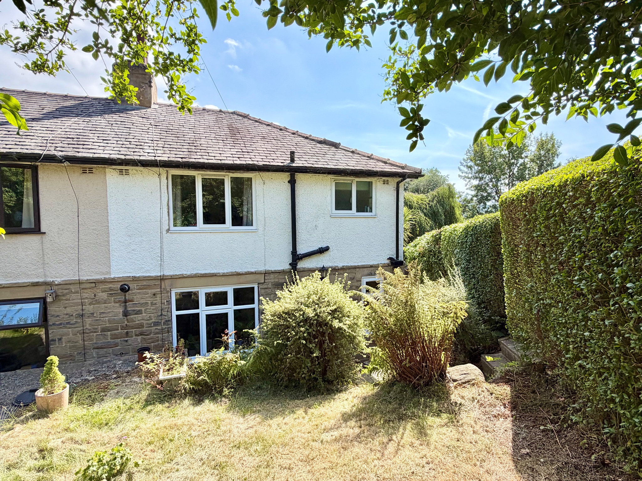 3 bedroom end terraced house For Sale in Hebden Bridge - Photograph 2.