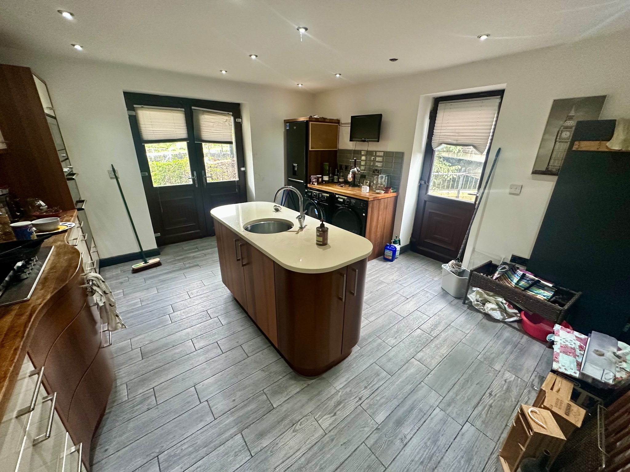 2 bedroom semi-detached house For Sale in Halifax - Photograph 5.