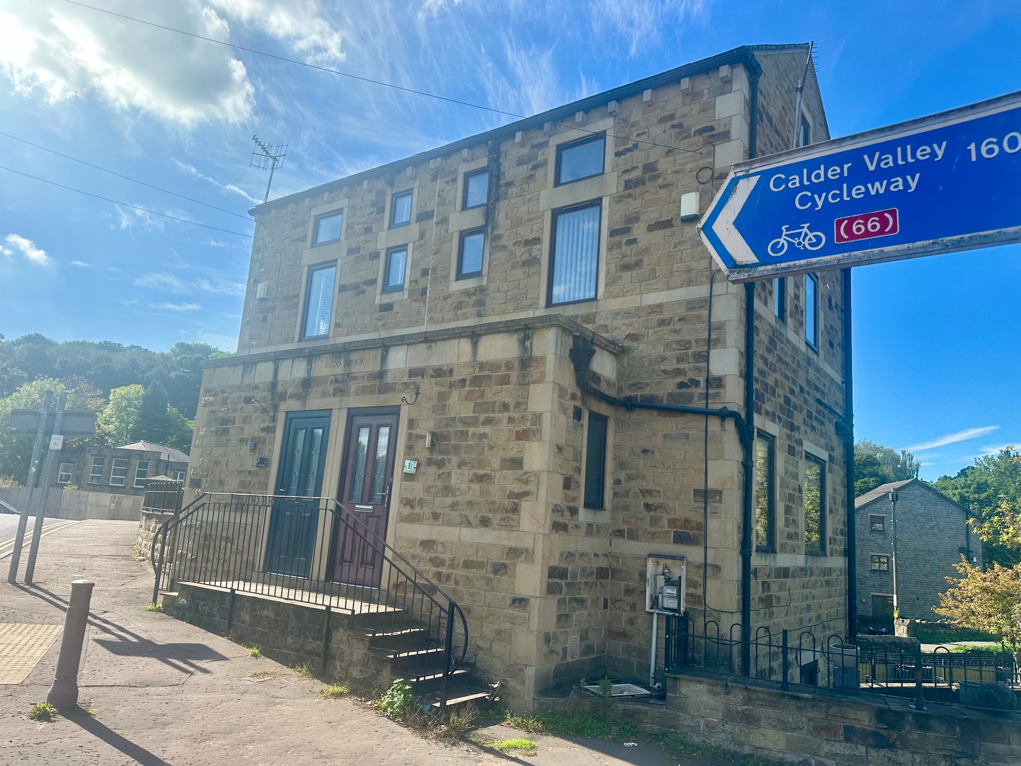 2 bedroom semi-detached house For Sale in Halifax - Photograph 12.