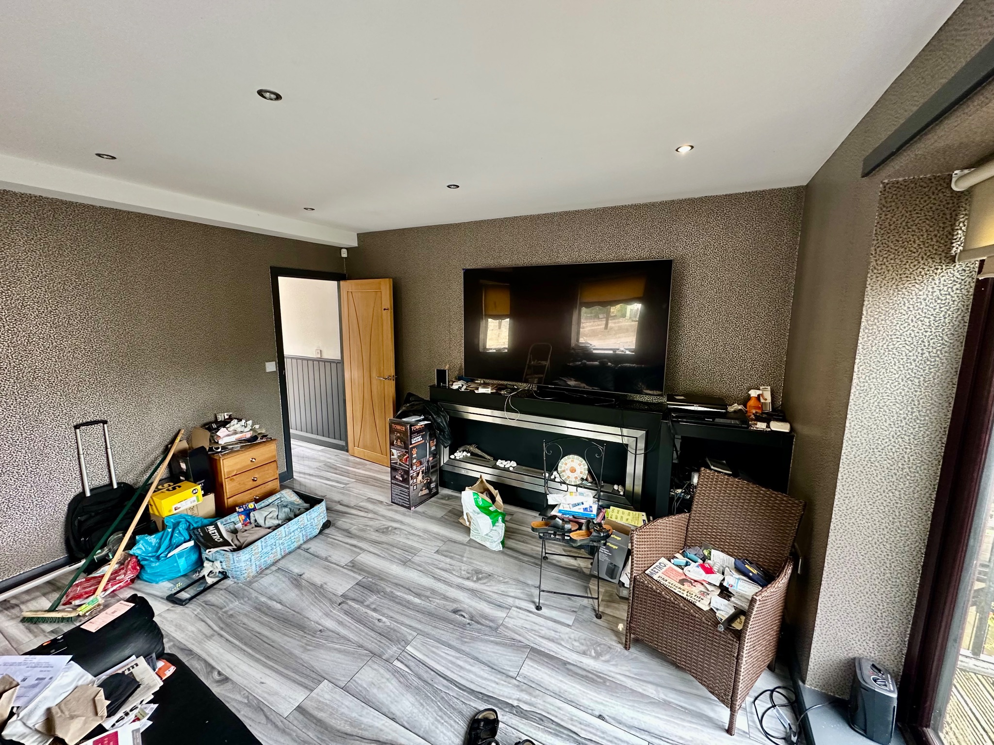 2 bedroom semi-detached house For Sale in Halifax - Photograph 5.