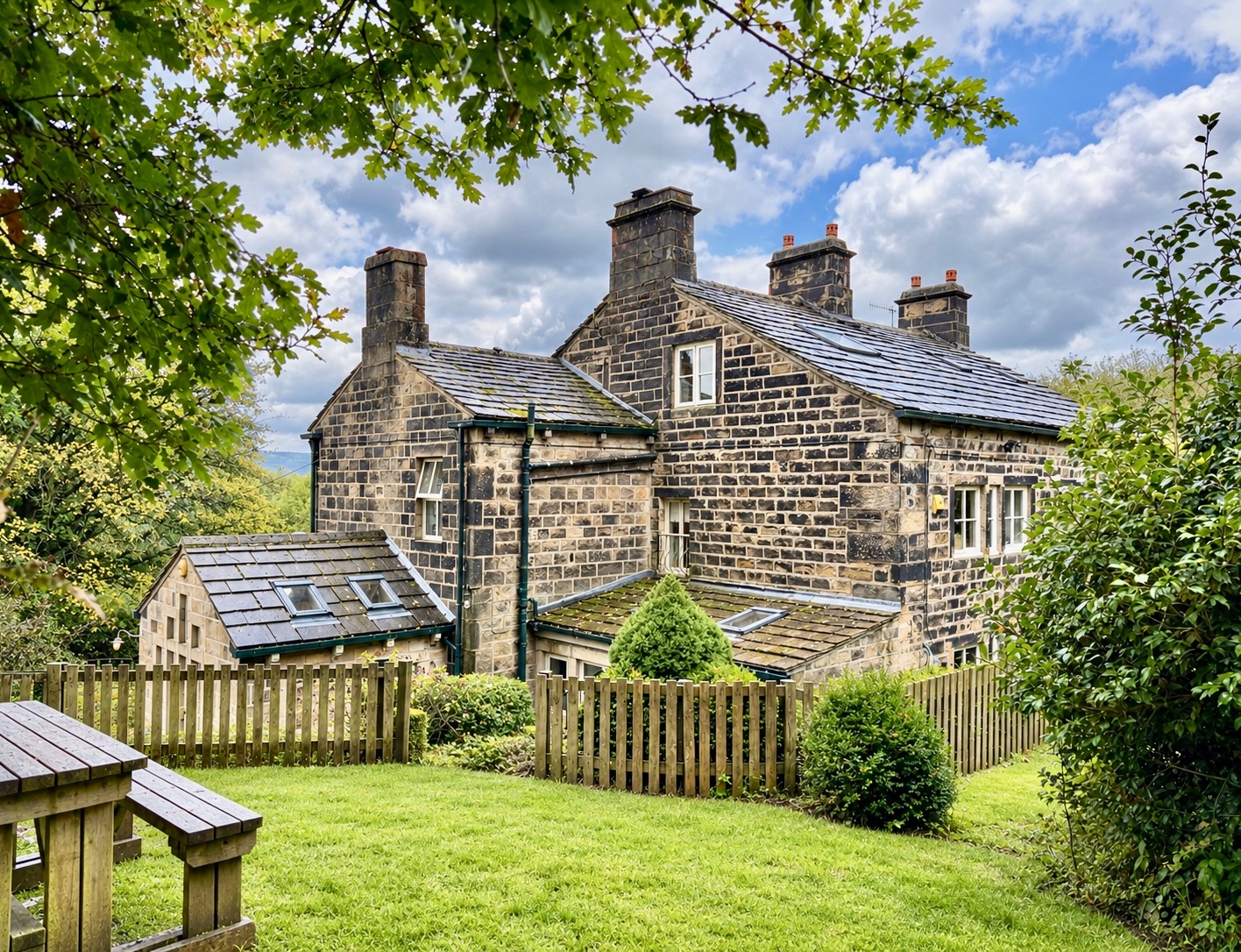 4 bedroom semi-detached house For Sale in Todmorden - Property photograph.