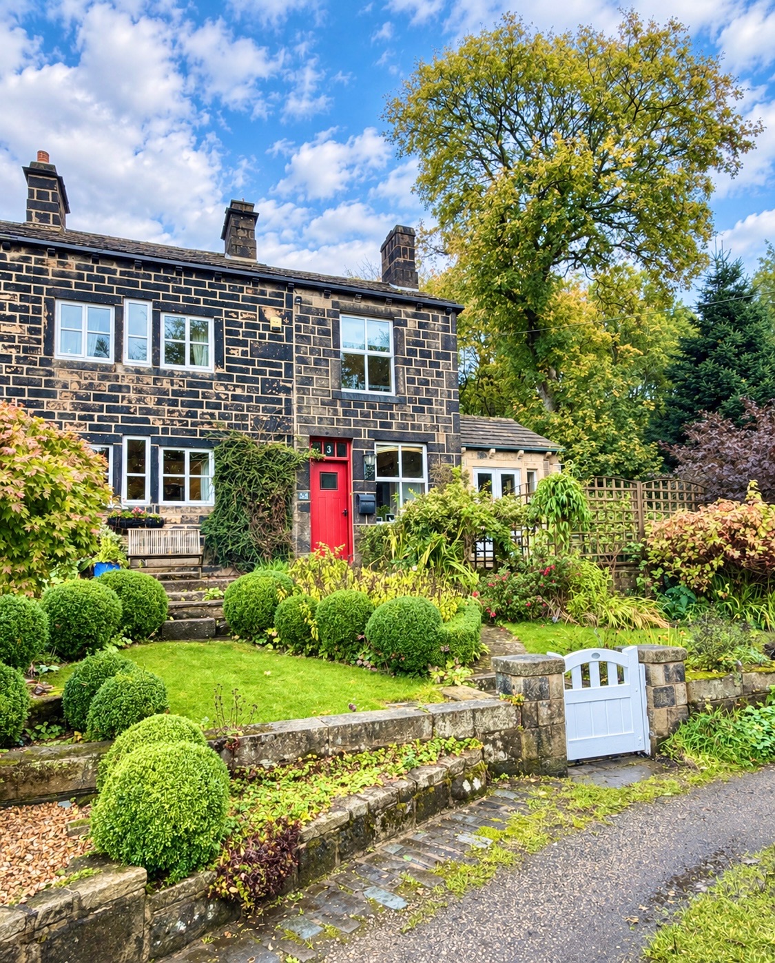 4 bedroom semi-detached house For Sale in Todmorden - Property photograph.