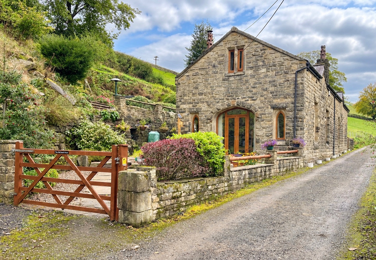 3 bedroom detached house For Sale in Halifax - Property photograph.