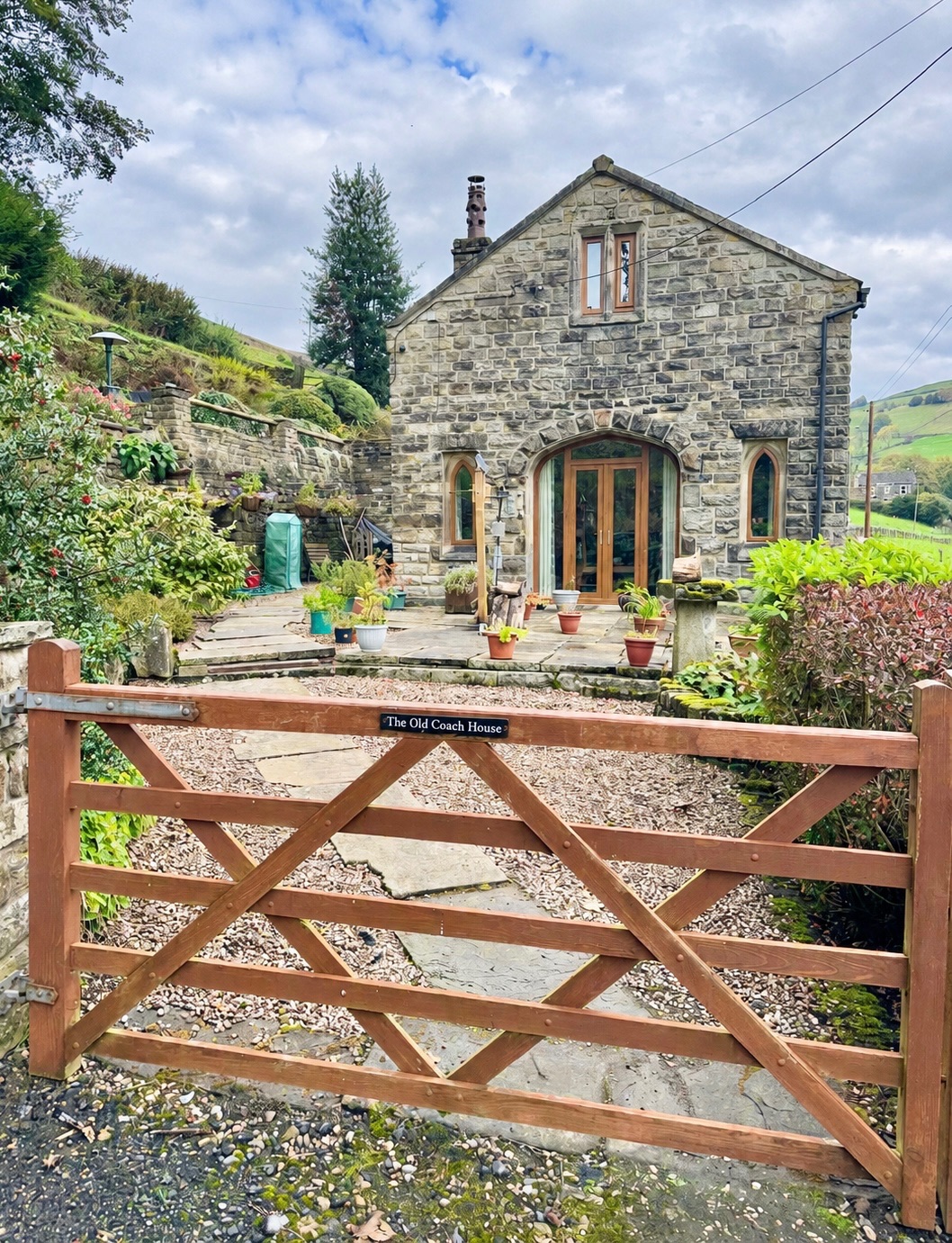 3 bedroom detached house For Sale in Halifax - Property photograph.