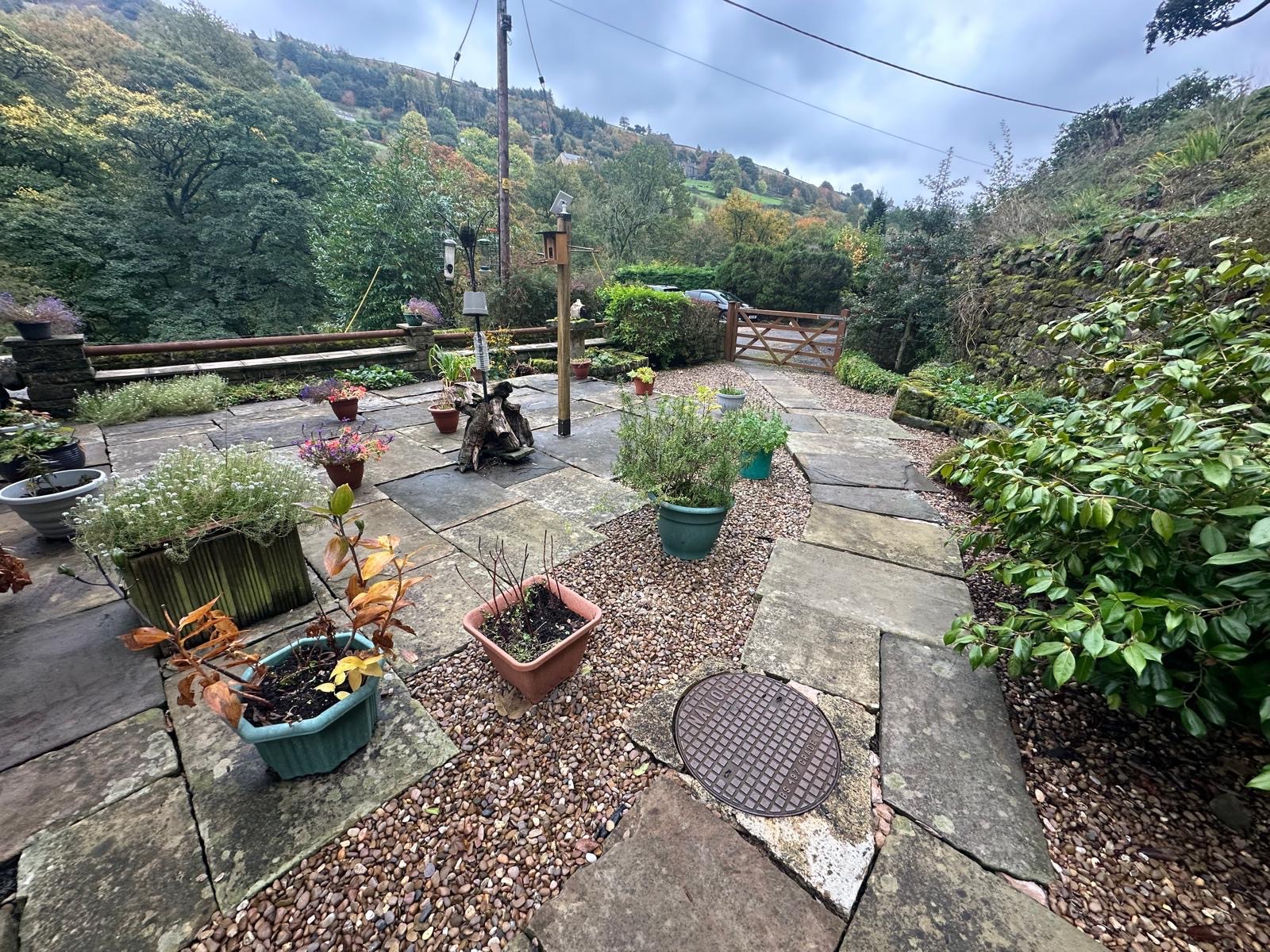 3 bedroom detached house For Sale in Halifax - Photograph 27.
