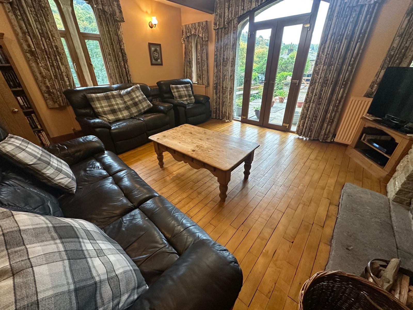 3 bedroom detached house For Sale in Halifax - Photograph 5.