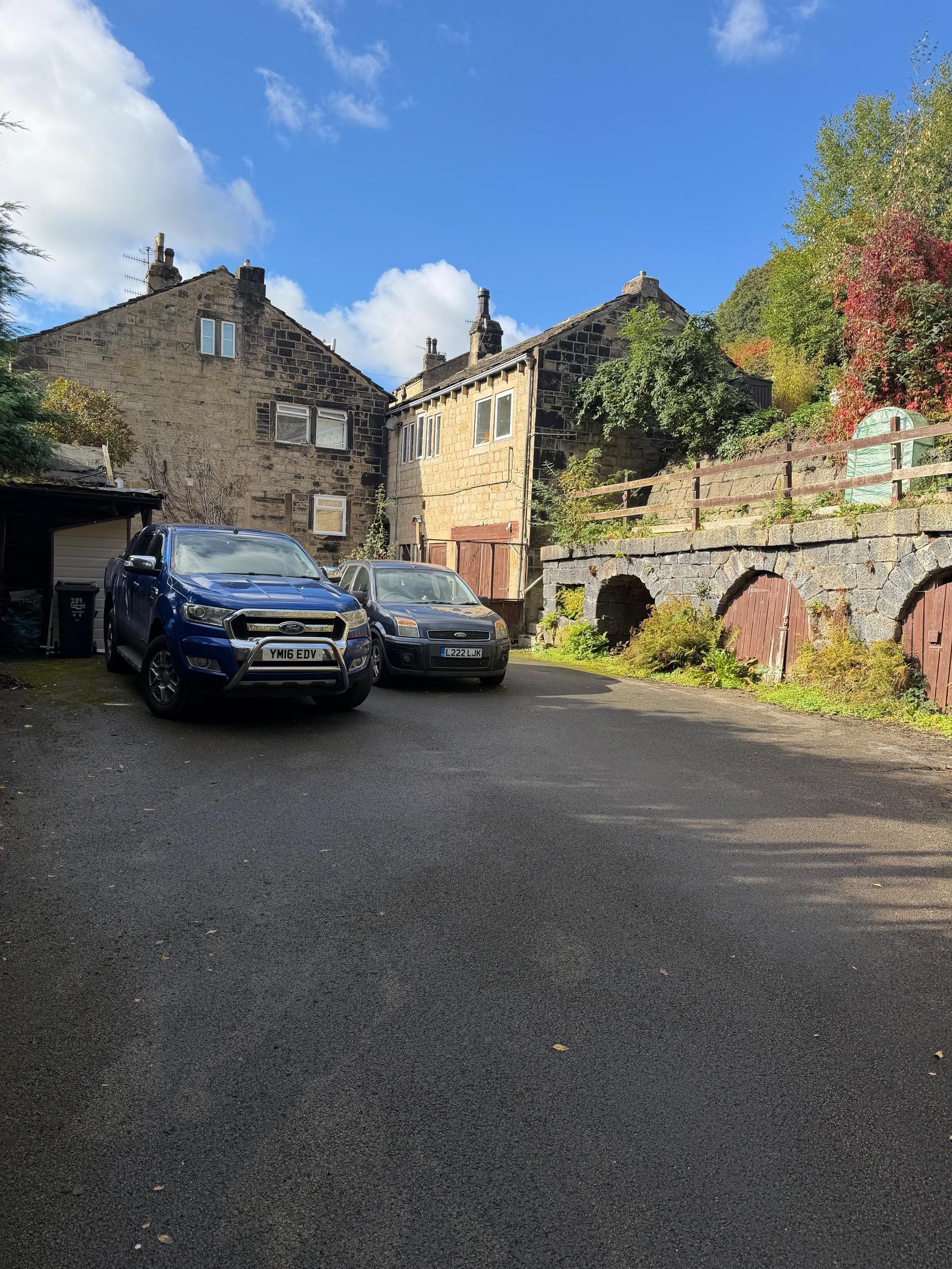 3 bedroom link detached house For Sale in Todmorden - Property photograph.
