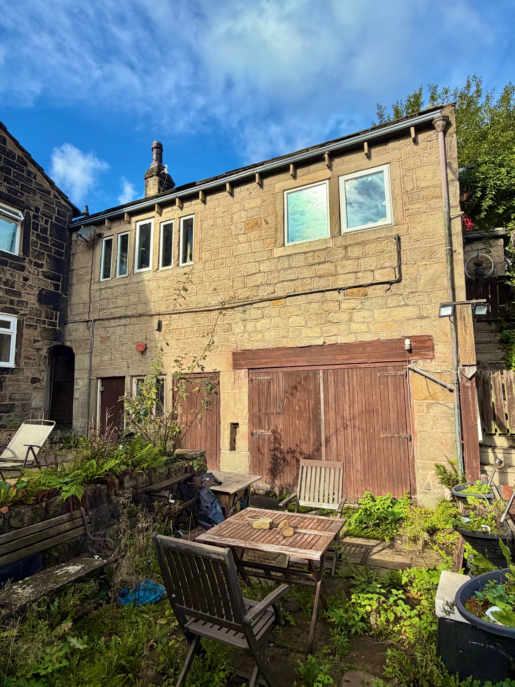 3 bedroom link detached house For Sale in Todmorden - Property photograph.