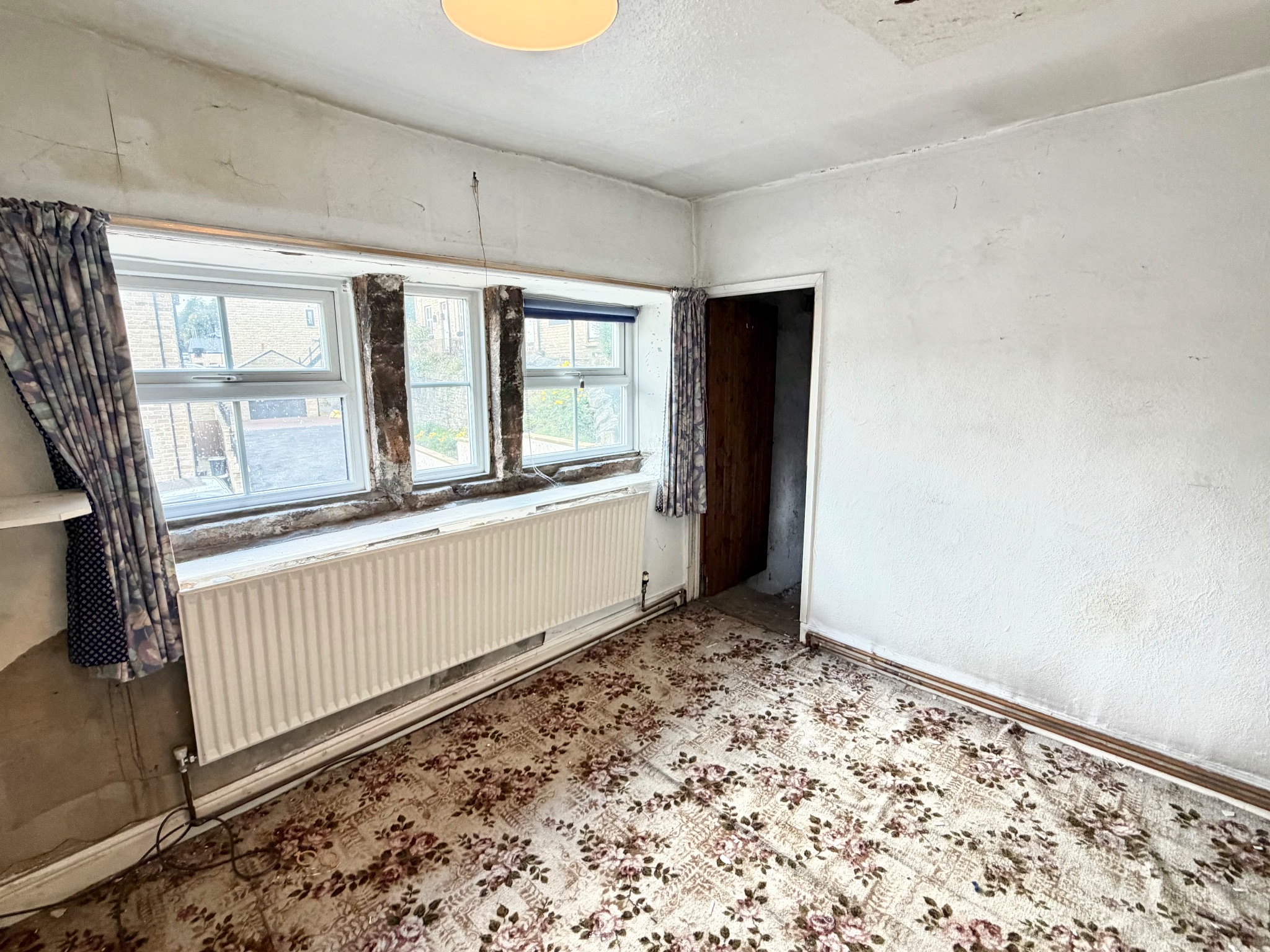 3 bedroom link detached house For Sale in Todmorden - Photograph 14.