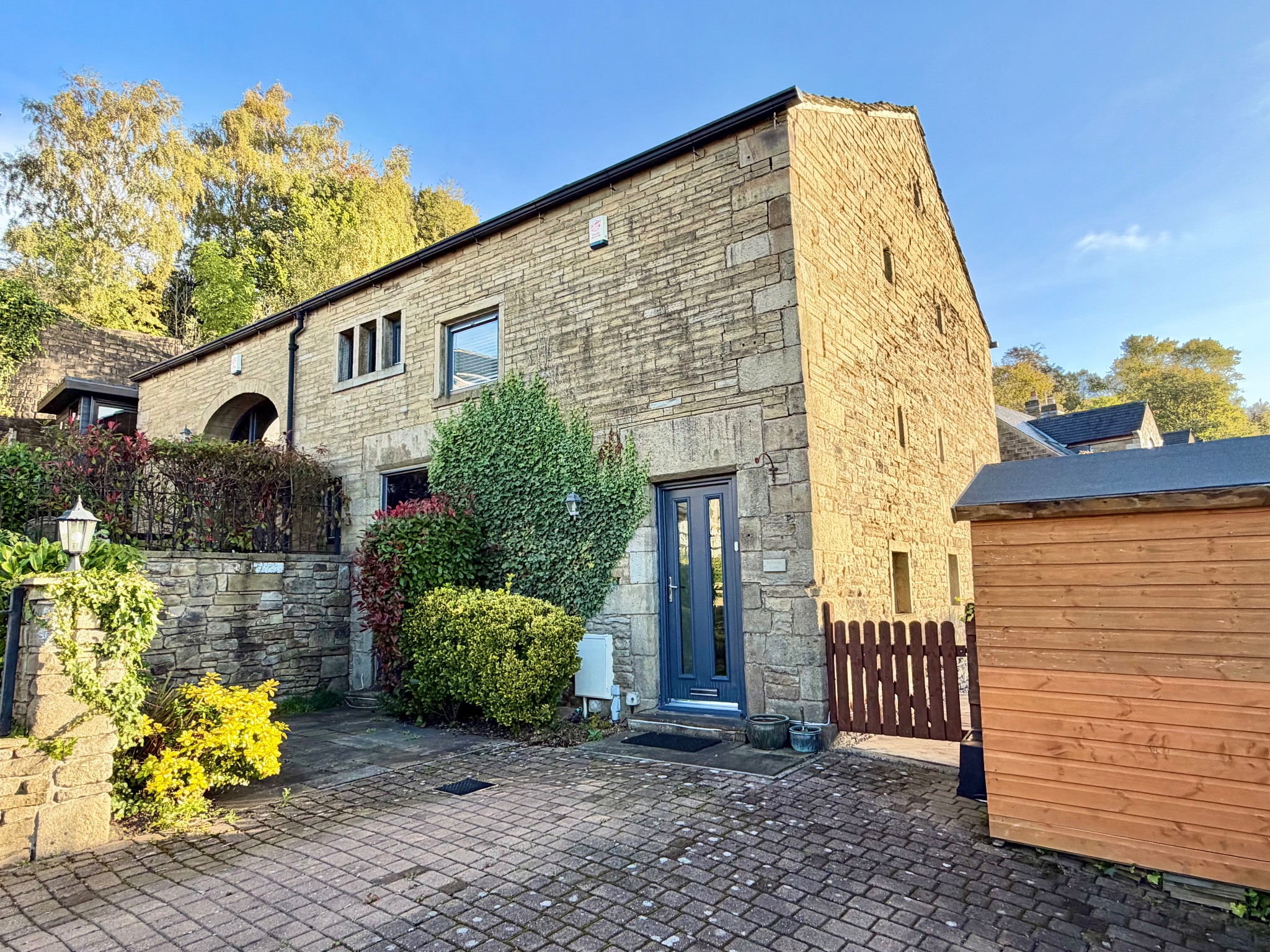 3 bedroom semi-detached house To Let in Sowerby Bridge - Property photograph.