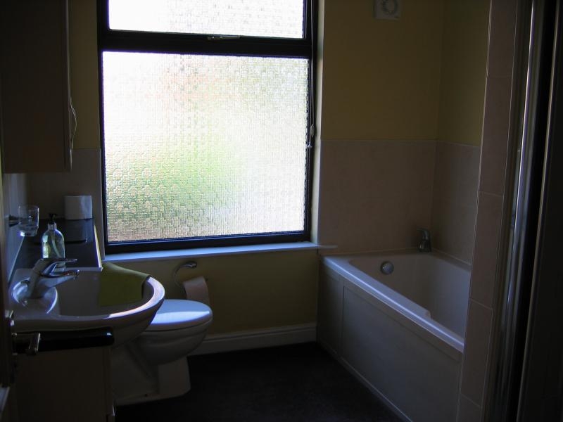 2 bedroom mid terraced house Let in Todmorden - 5.