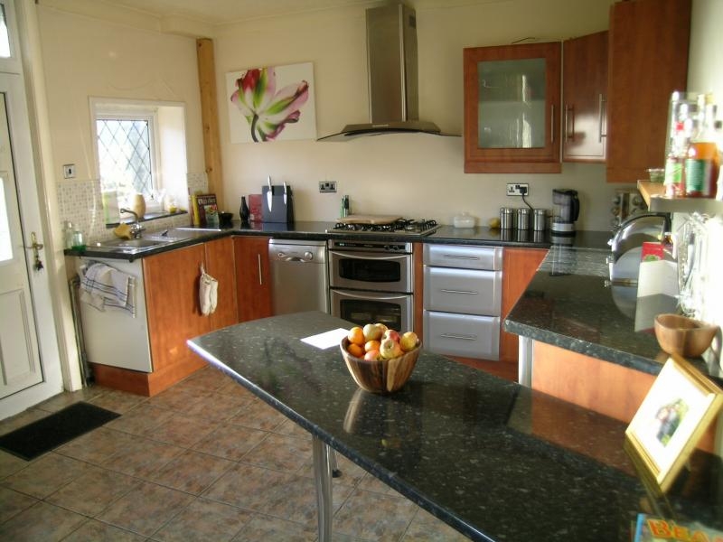 3 bedroom end terraced house Let in Todmorden - 2.