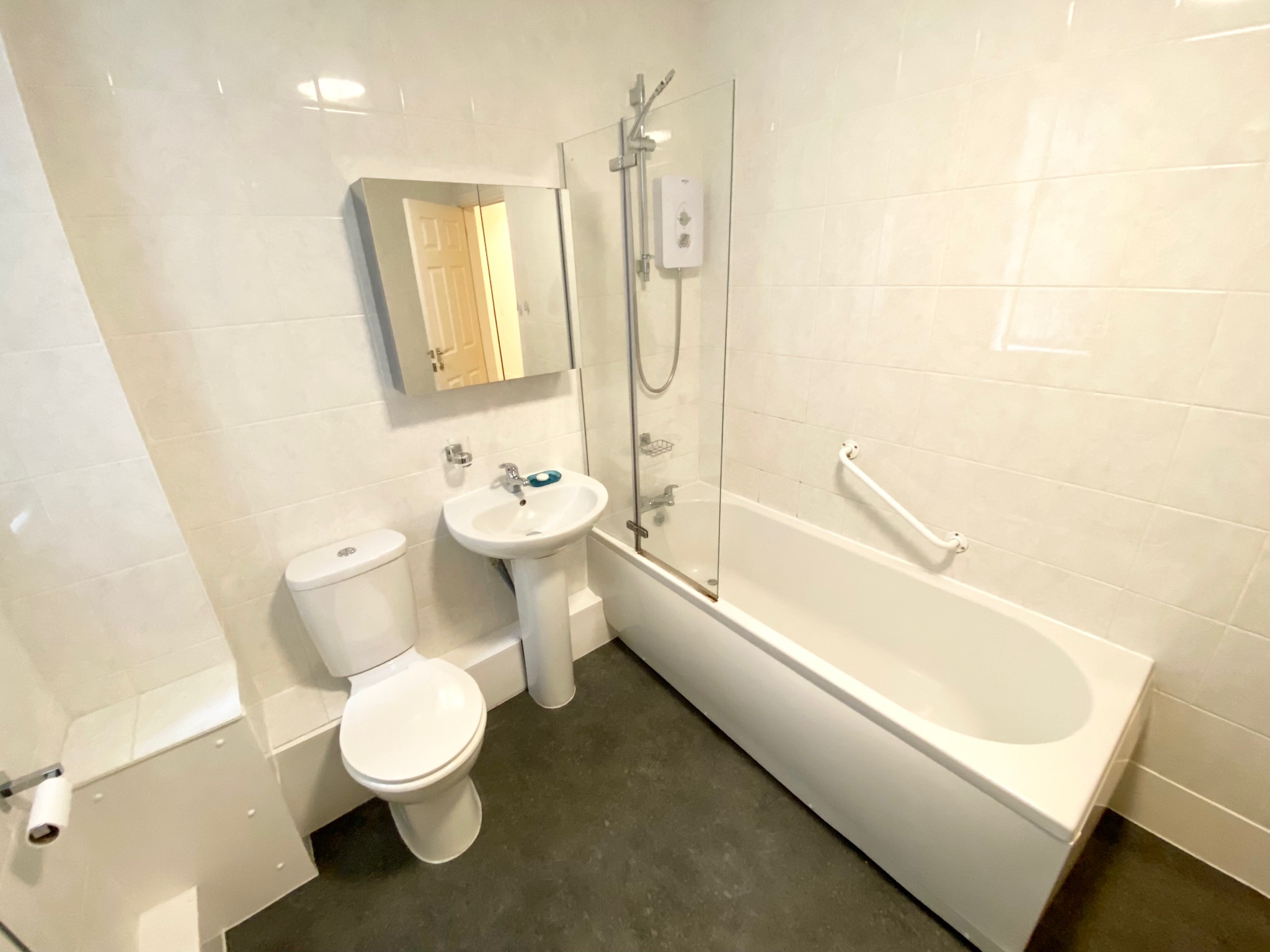 2 bedroom ground floor flat/apartment To Let in Hebden Bridge - Photograph 8.